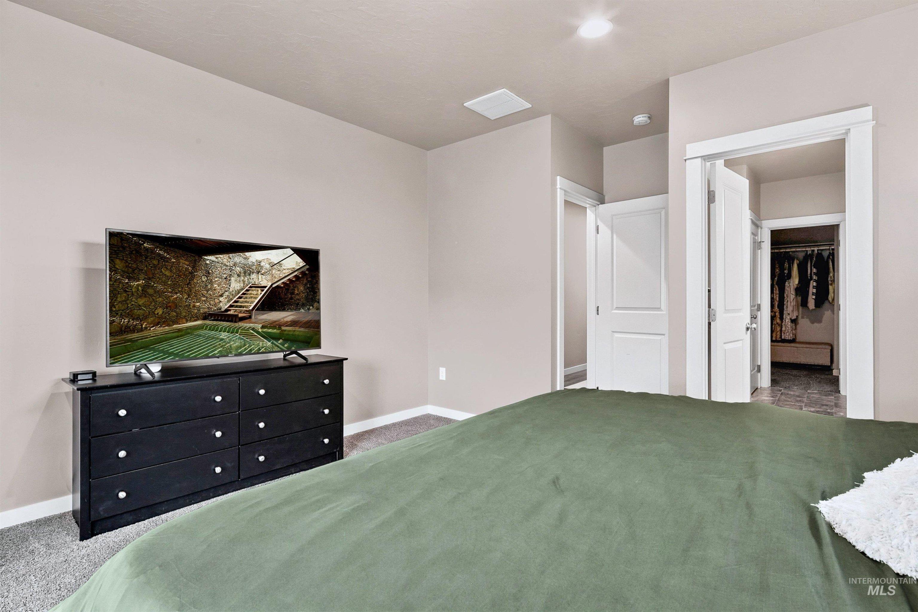 12048 W Victory Road Property Photo 19