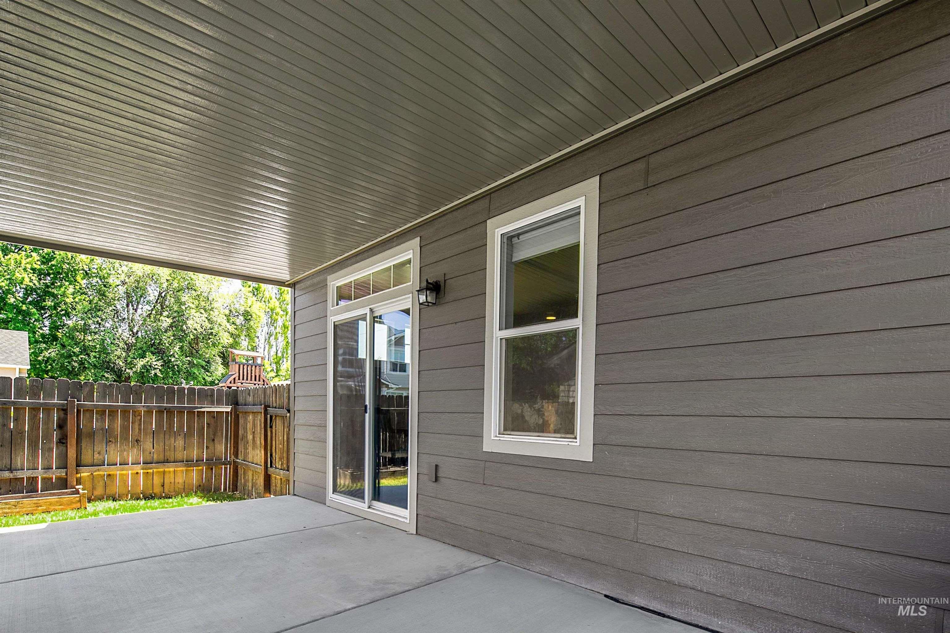12048 W Victory Road Property Photo 33