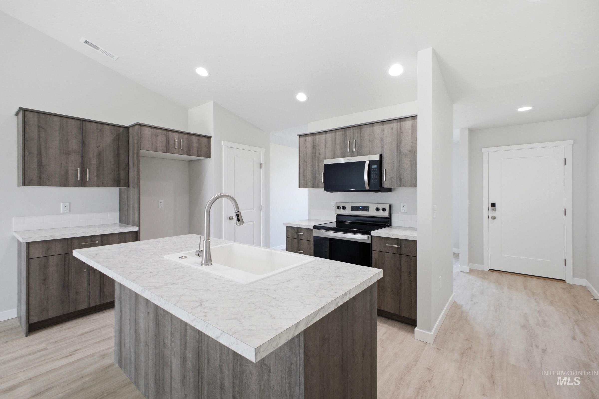 3111 W Animas Creek Dr Property Photo 4