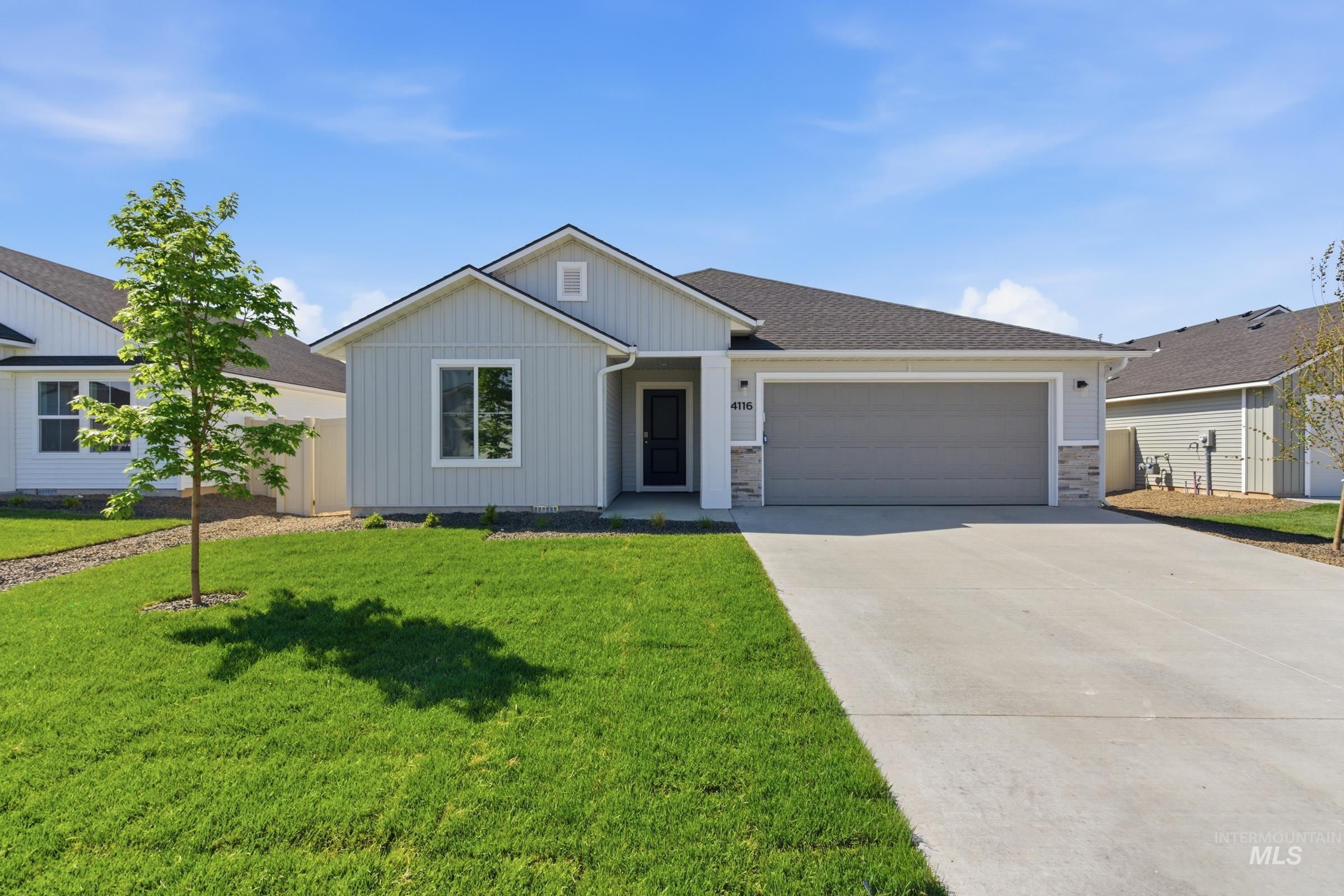 2407 W Red Jasper Dr Property Photo 1