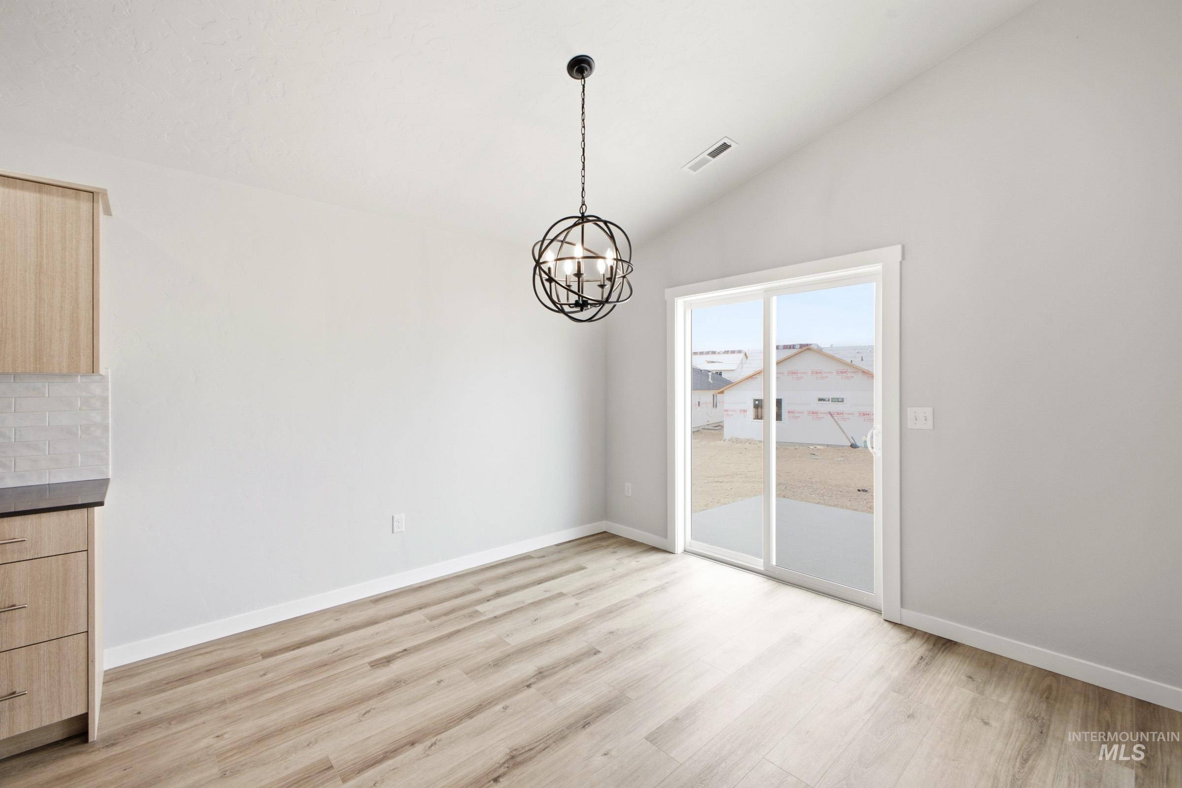 2407 W Red Jasper Dr Property Photo 6