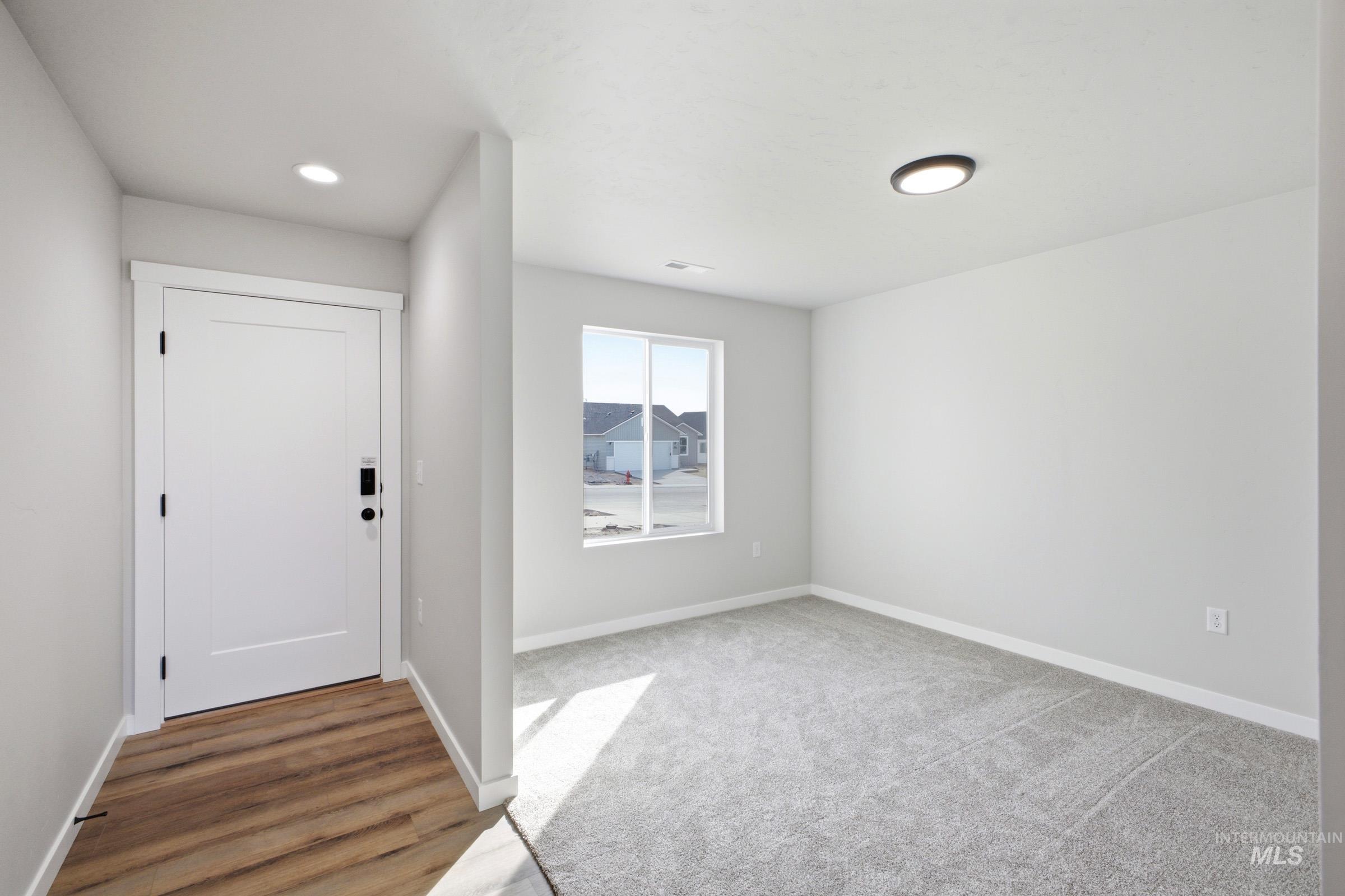 2529 W Tar Sands Dr Property Photo 2