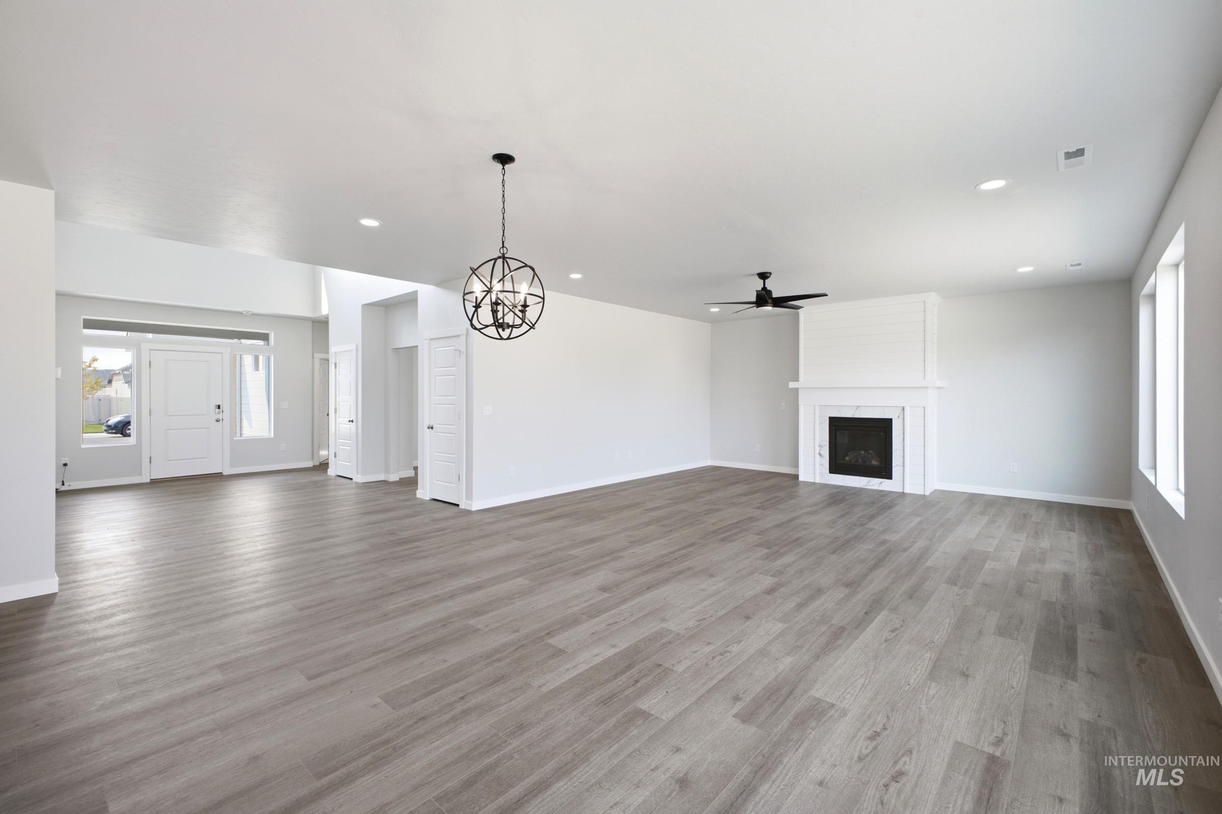 2474 W Kincaid St Property Photo 6