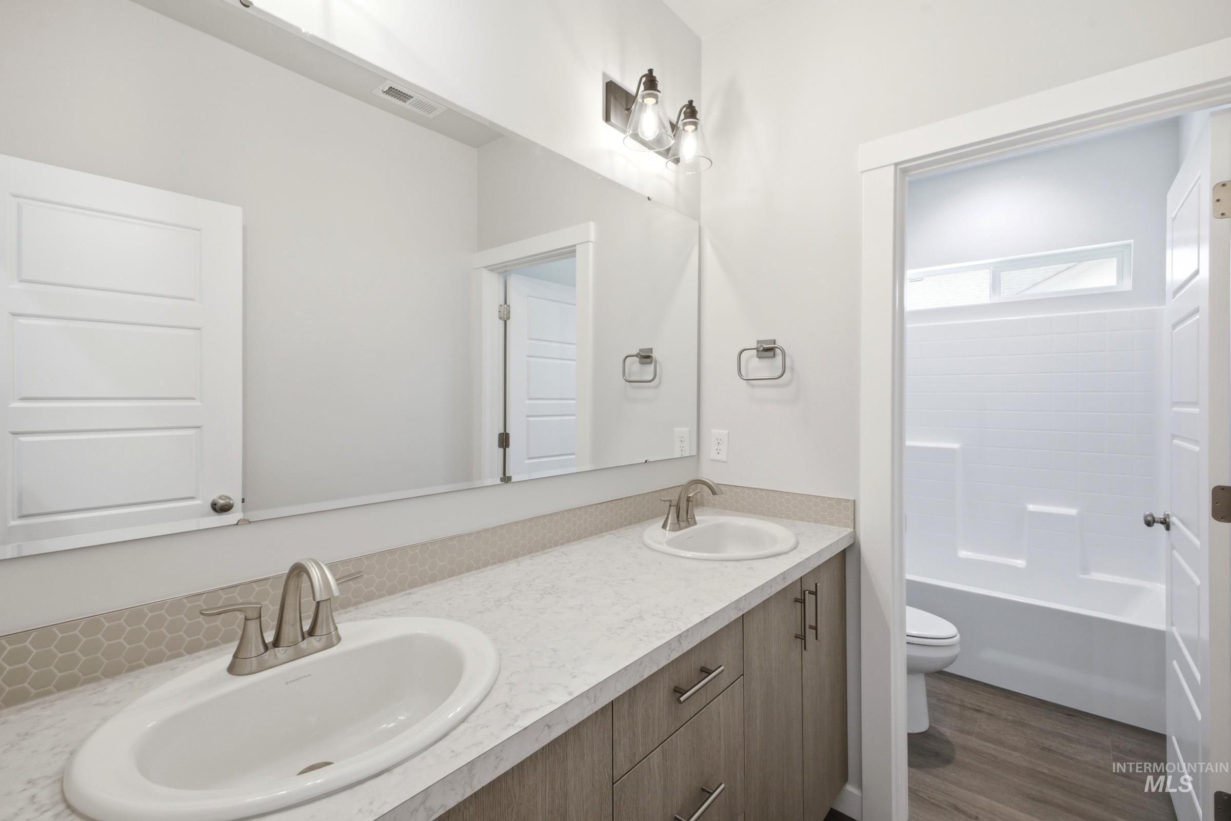 2474 W Kincaid St Property Photo 37