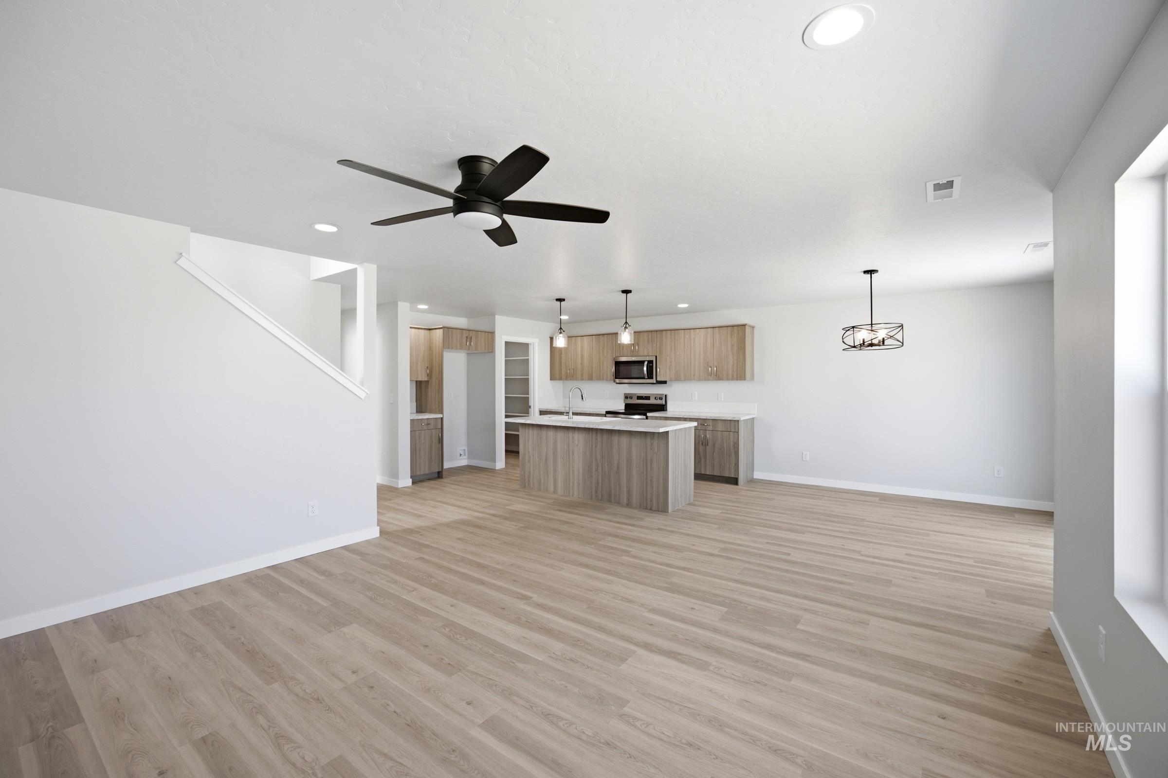 2391 W Fallon Lp Property Photo 8