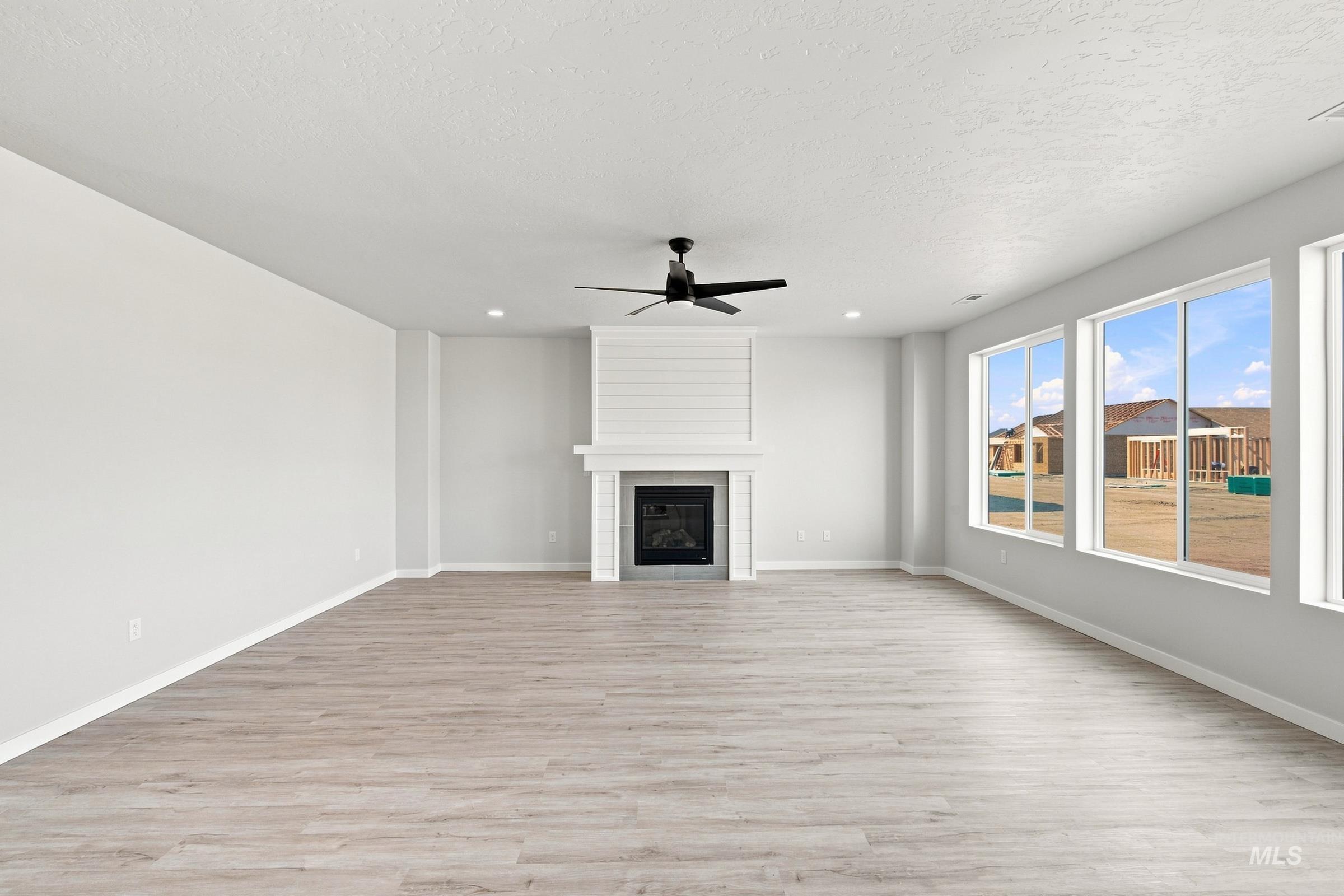 4559 S Amsterdam Ave Property Photo 11