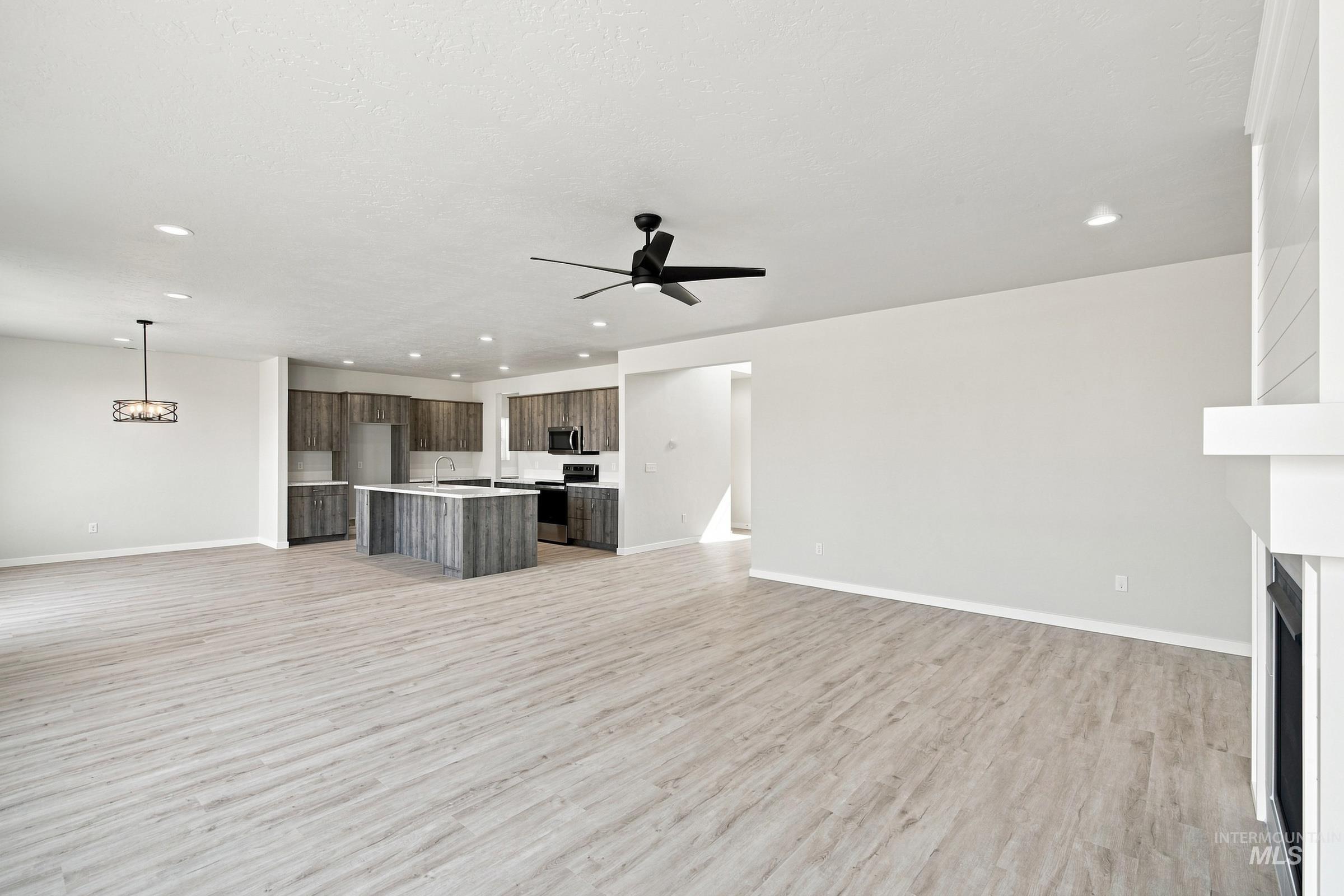 4559 S Amsterdam Ave Property Photo 13