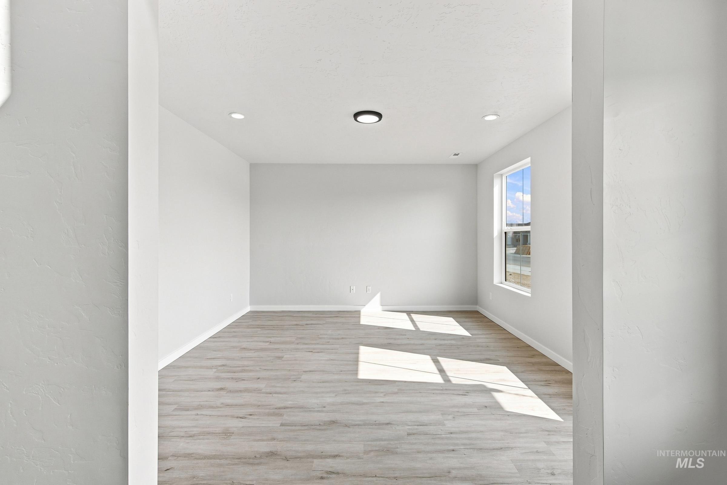 4559 S Amsterdam Ave Property Photo 16