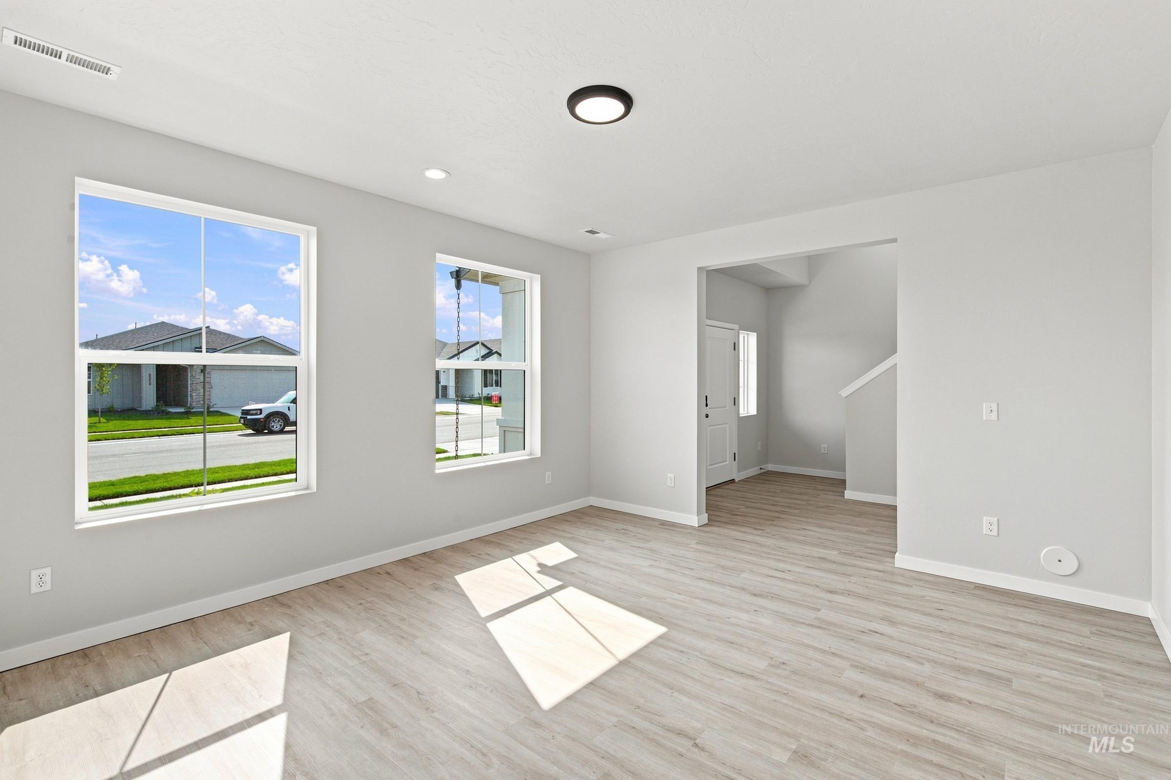 4559 S Amsterdam Ave Property Photo 17