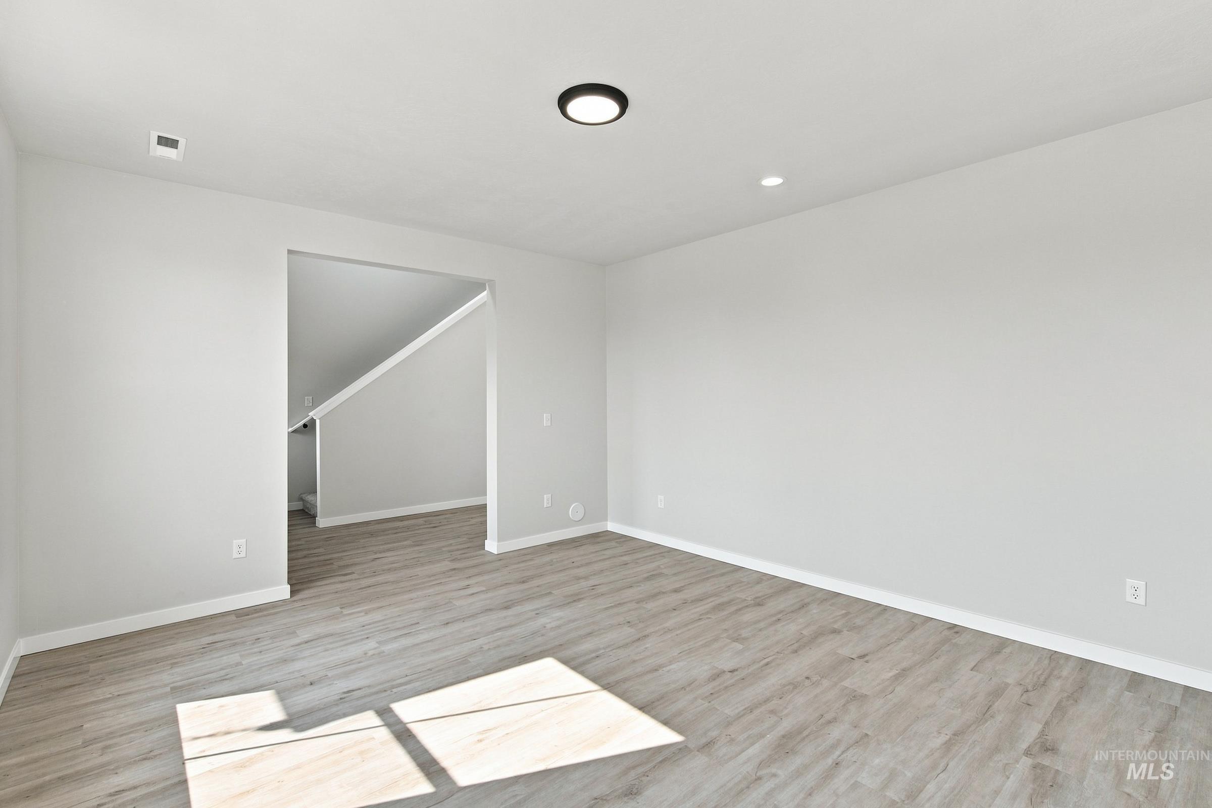 4559 S Amsterdam Ave Property Photo 18