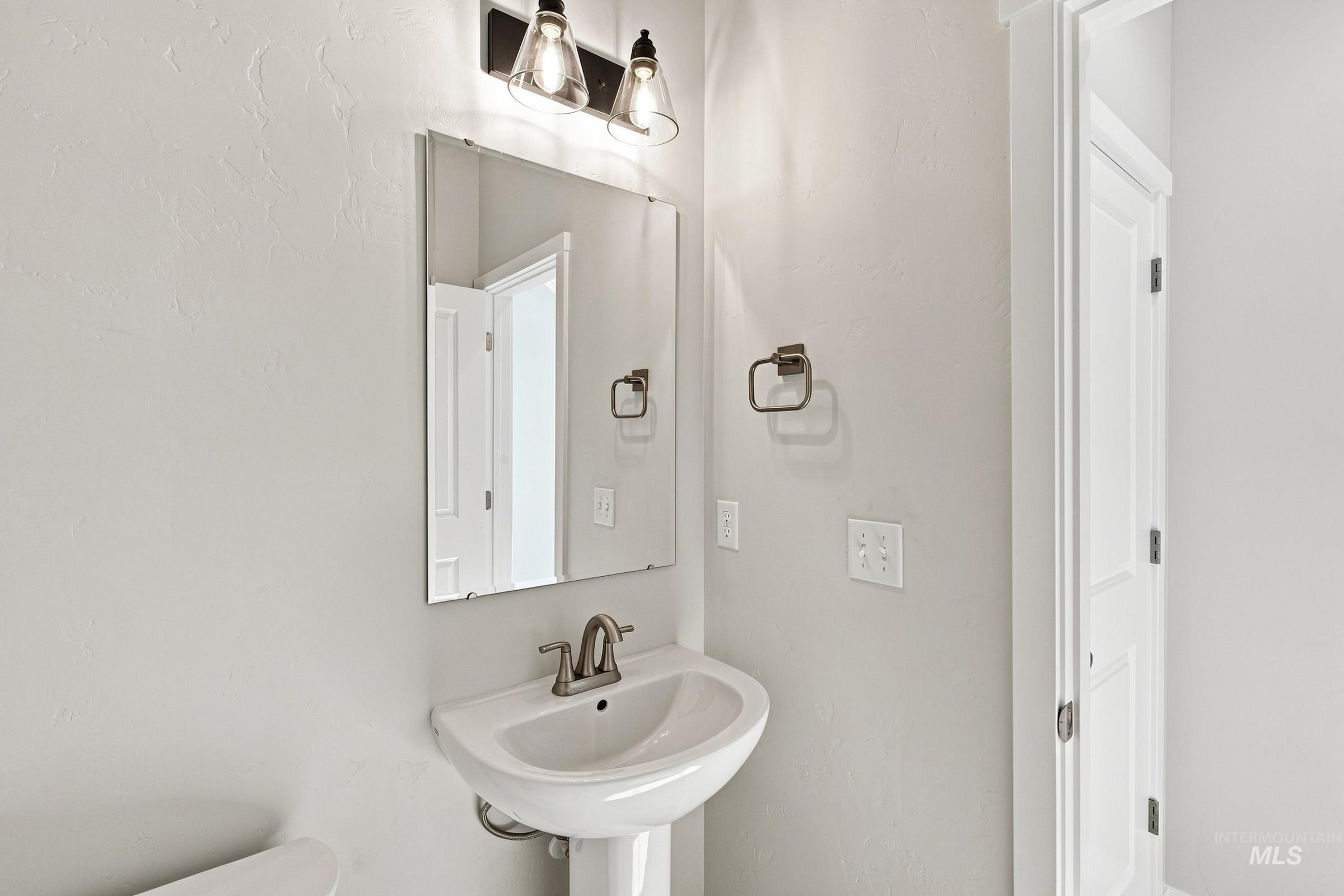4559 S Amsterdam Ave Property Photo 19