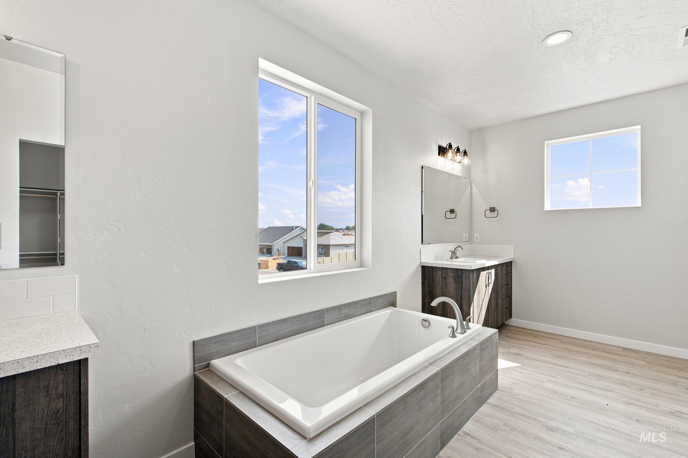 4559 S Amsterdam Ave Property Photo 37