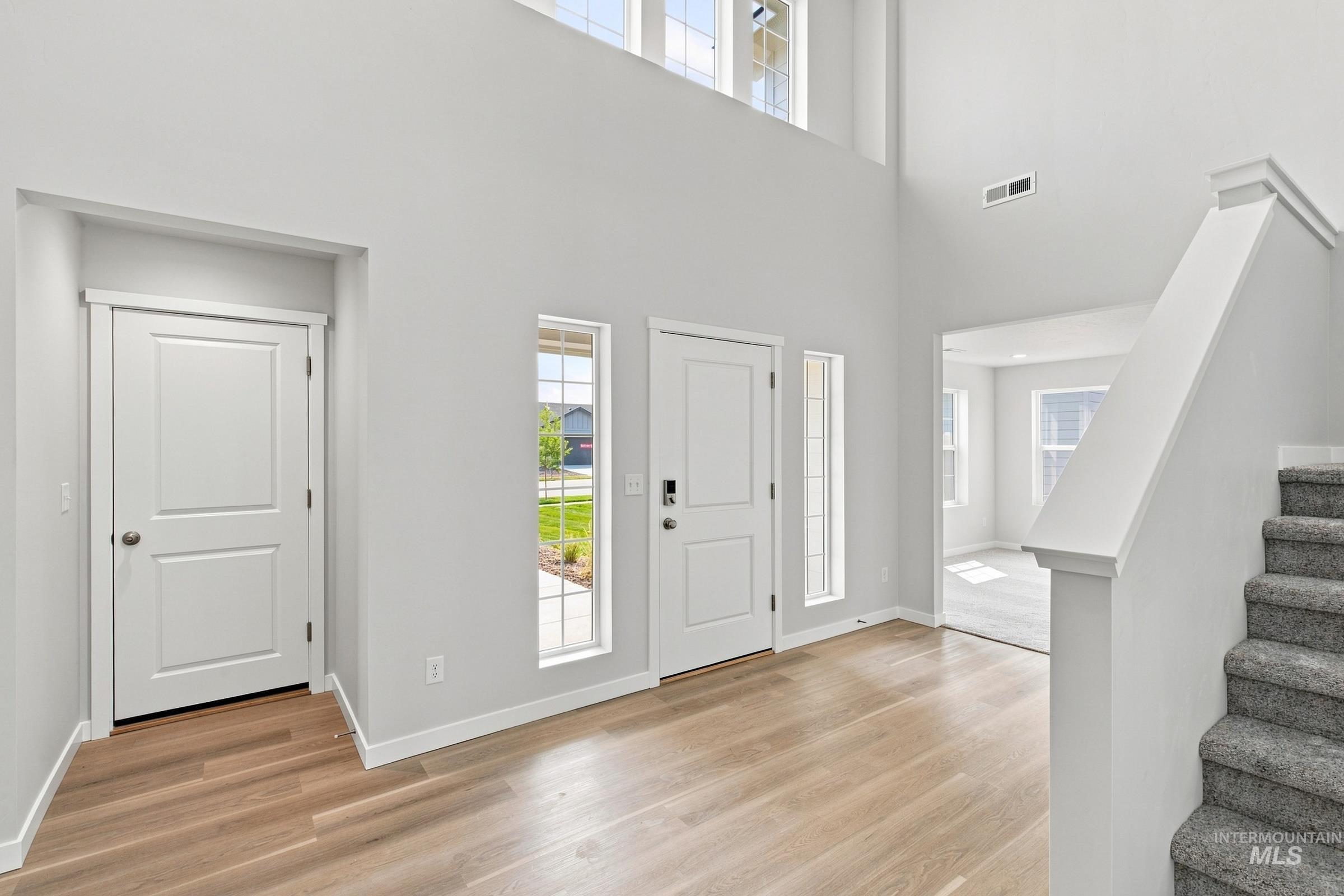 4577 S Amsterdam Ave Property Photo 2