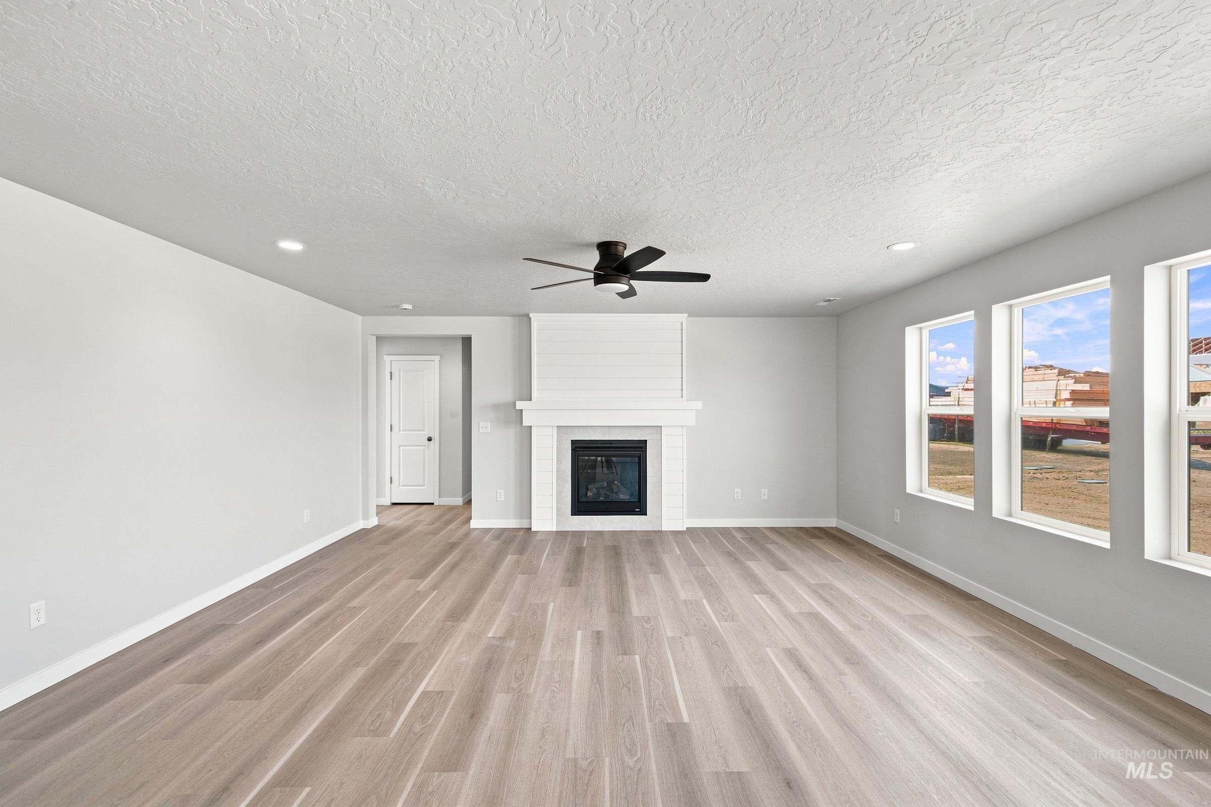 4577 S Amsterdam Ave Property Photo 8