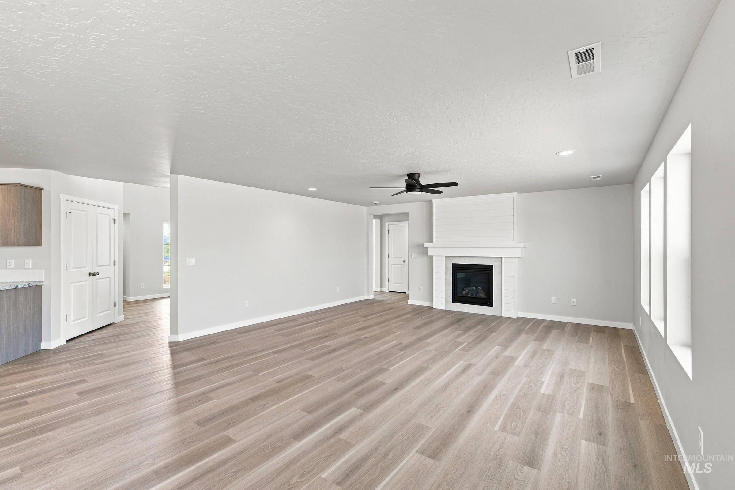 4577 S Amsterdam Ave Property Photo 10
