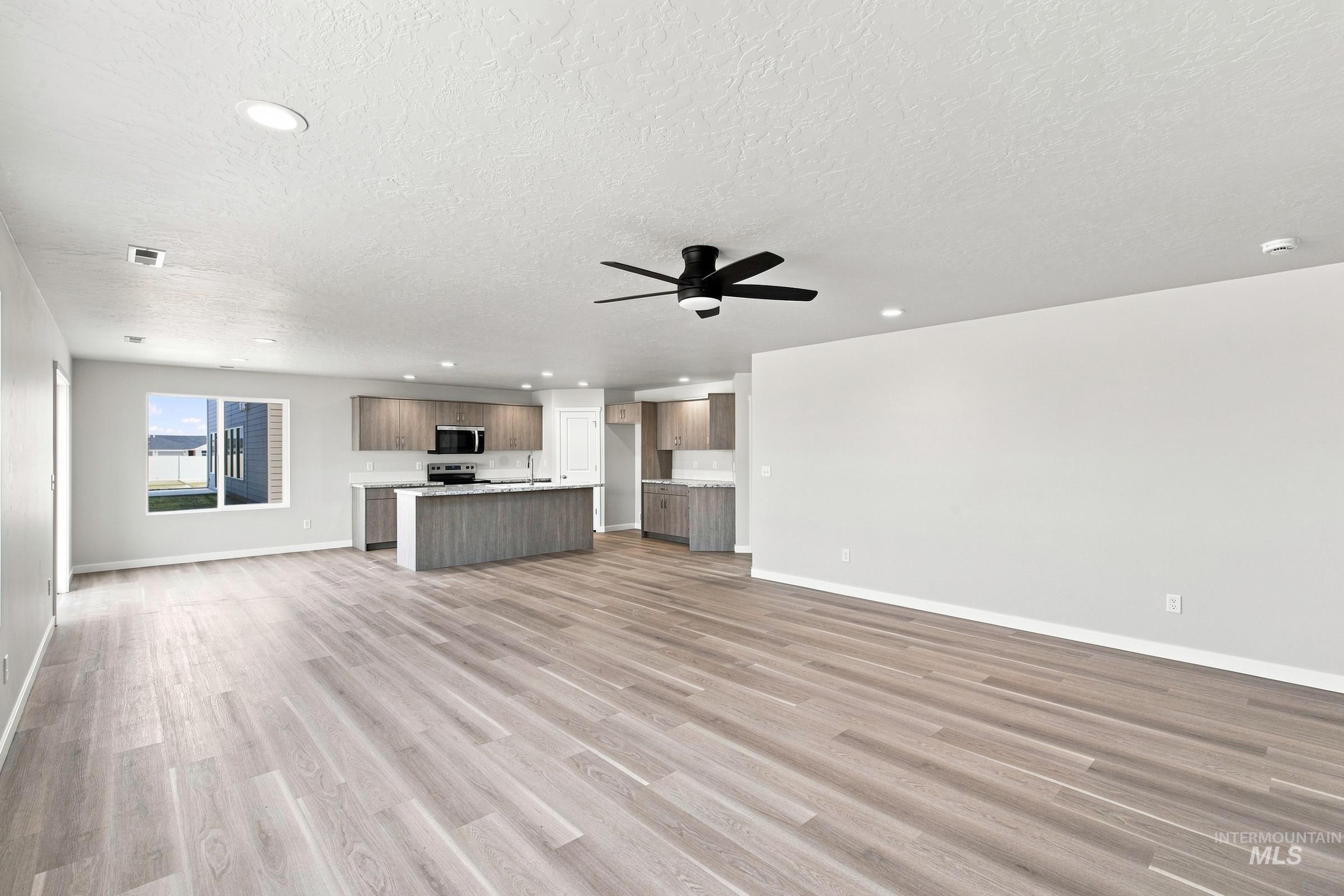4577 S Amsterdam Ave Property Photo 11