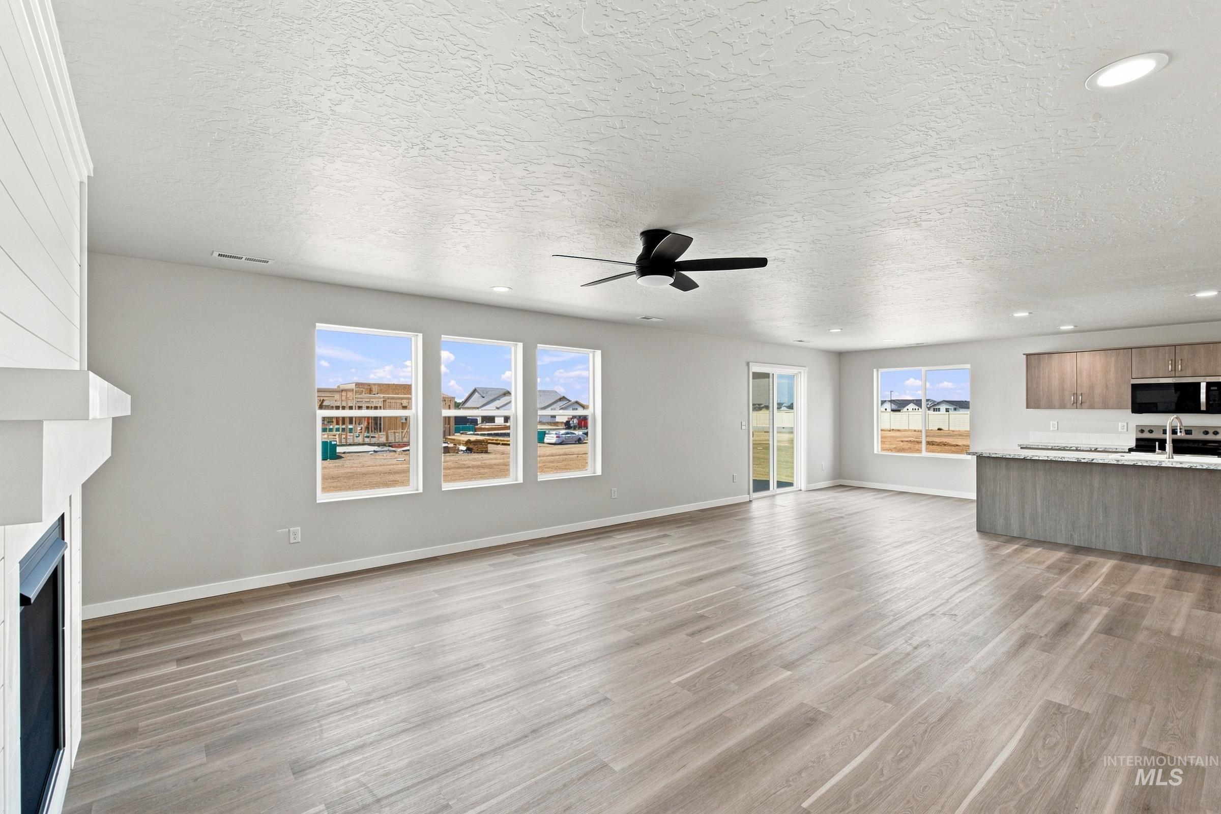 4577 S Amsterdam Ave Property Photo 12