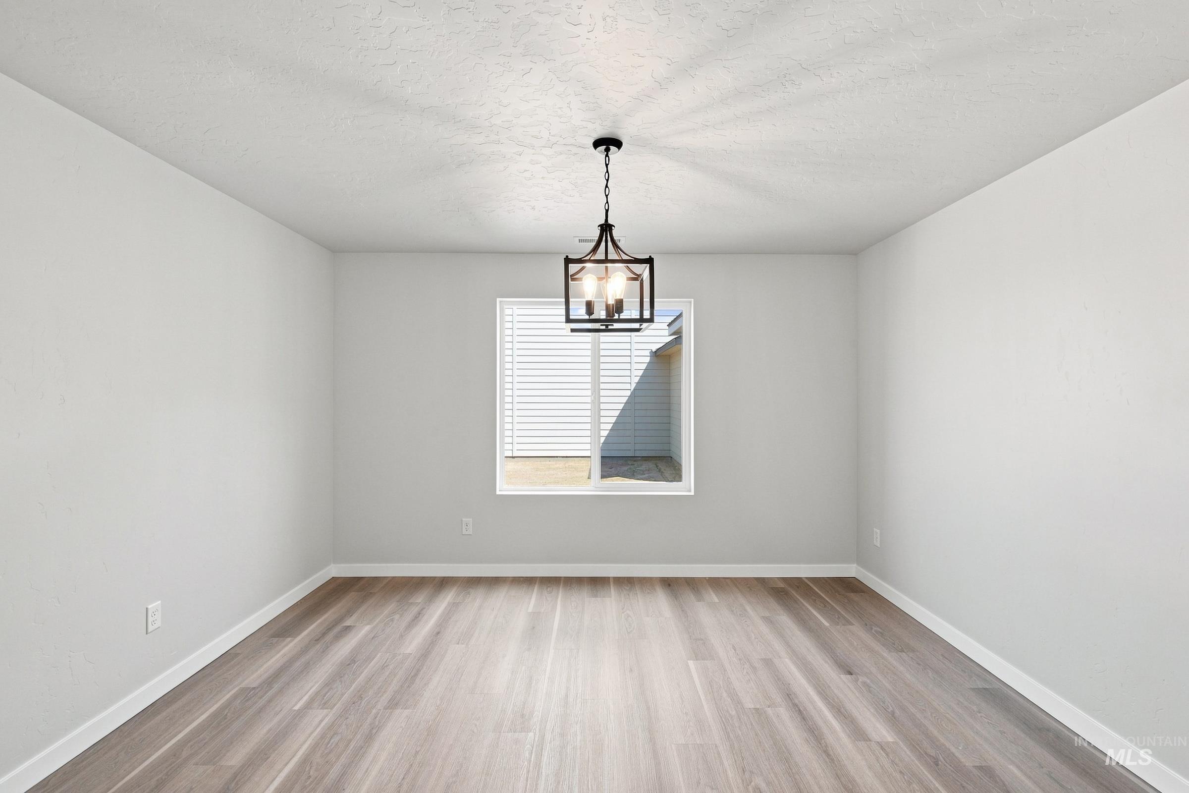 4577 S Amsterdam Ave Property Photo 15