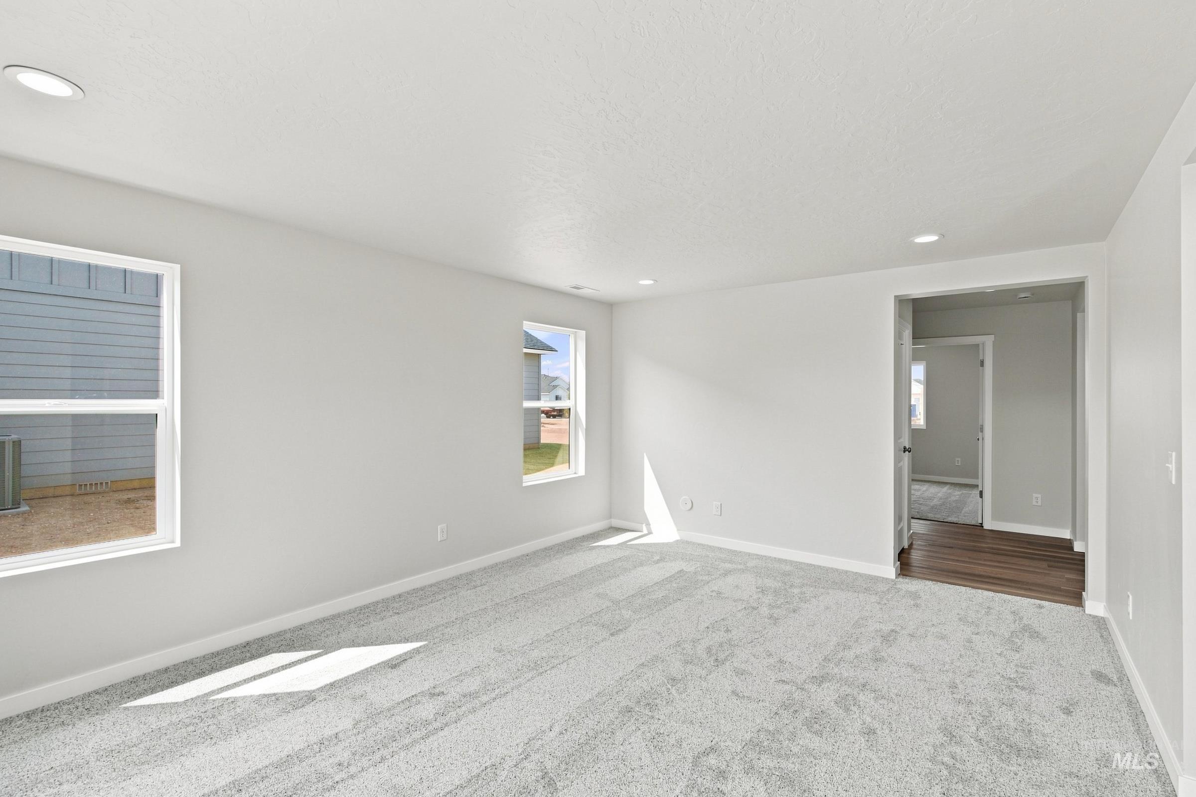 4577 S Amsterdam Ave Property Photo 17