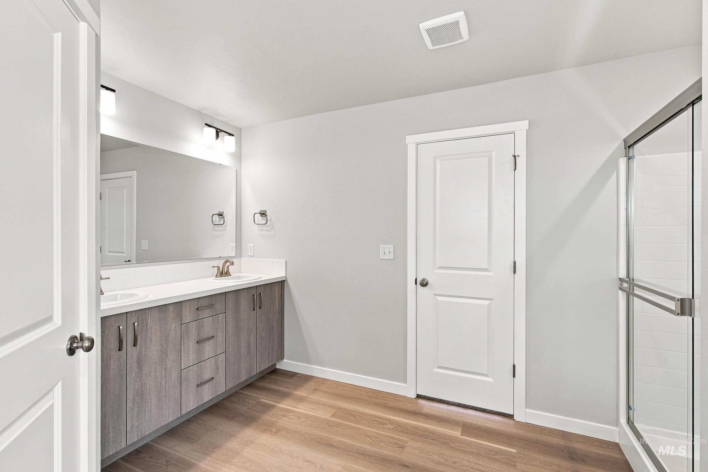 4577 S Amsterdam Ave Property Photo 40