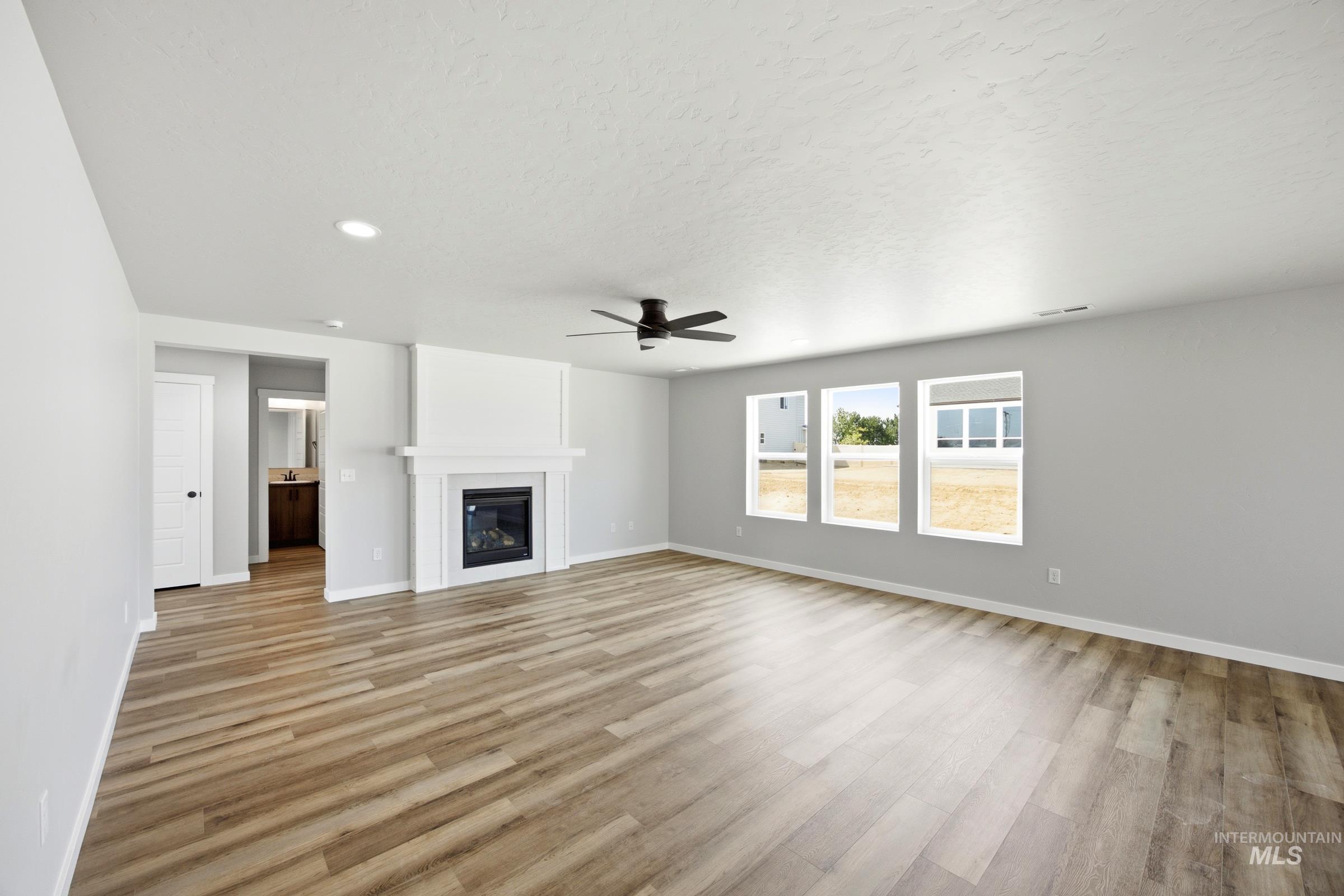 15337 Albatross Ave Property Photo 7