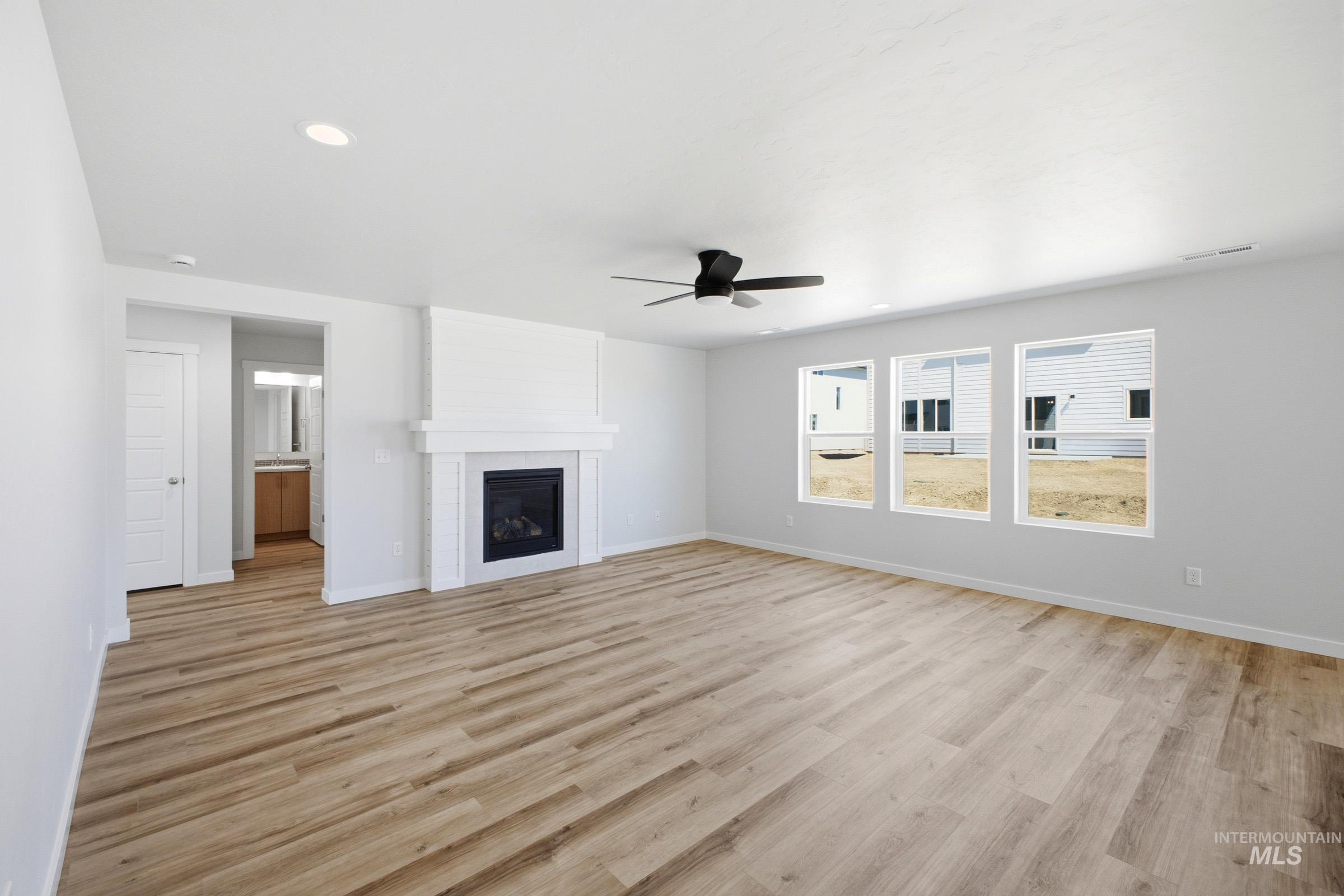15337 Albatross Ave Property Photo 8