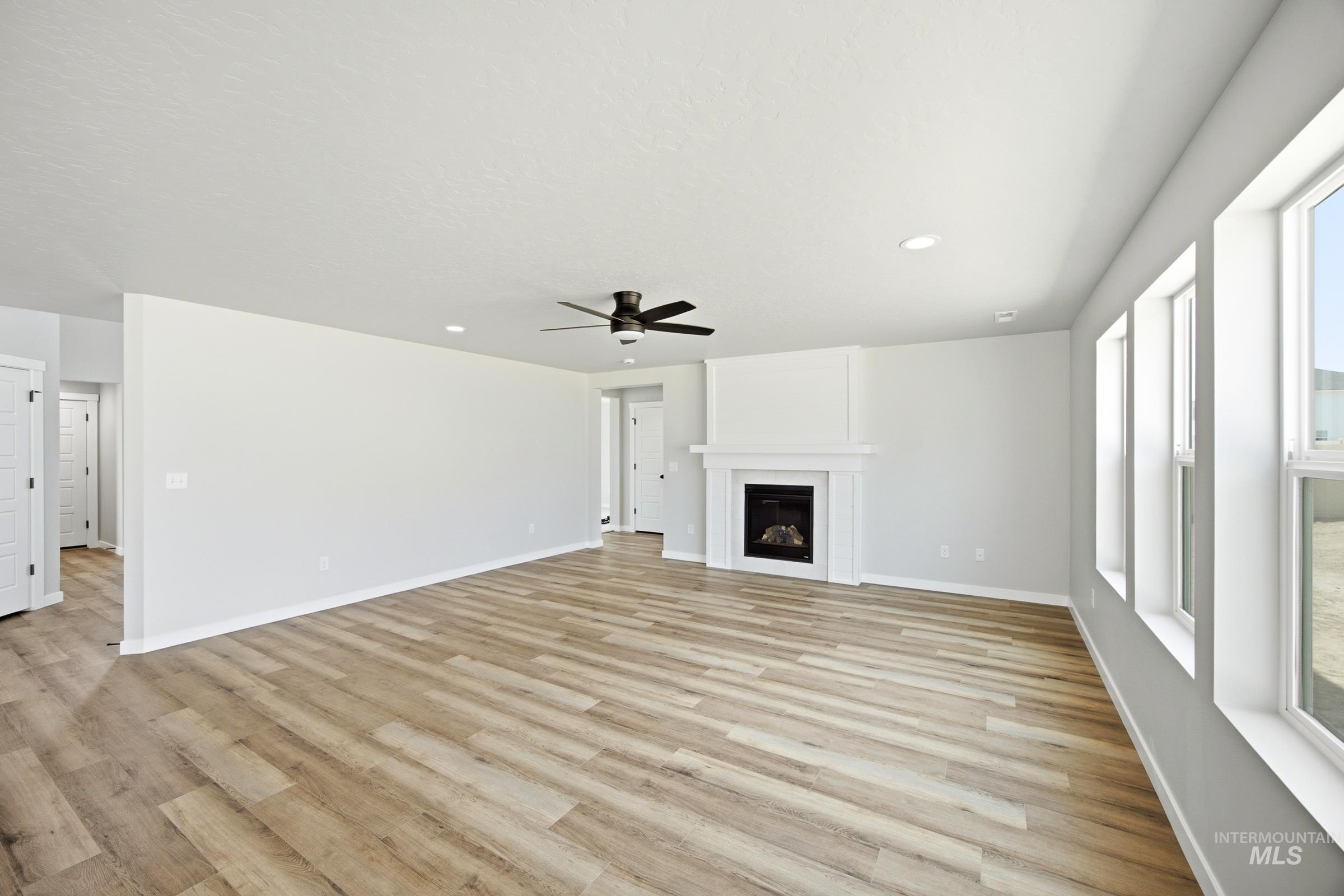 15337 Albatross Ave Property Photo 8