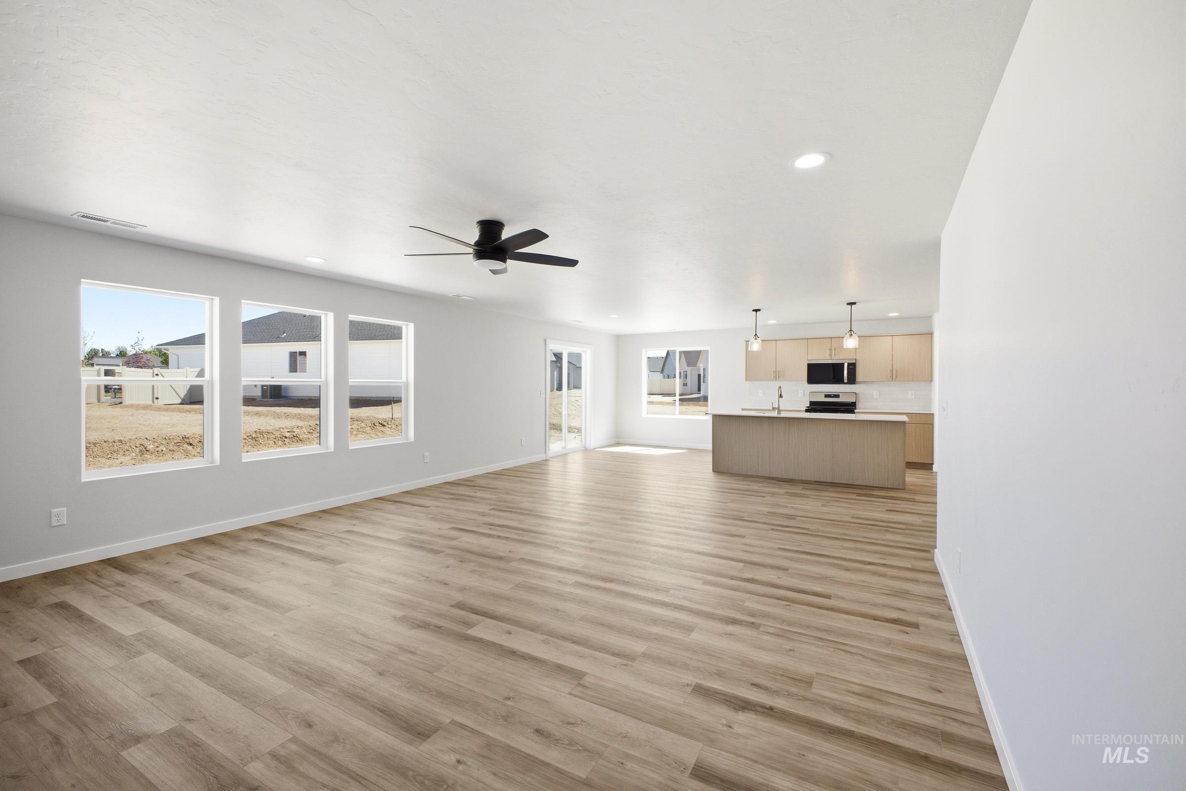 15337 Albatross Ave Property Photo 11