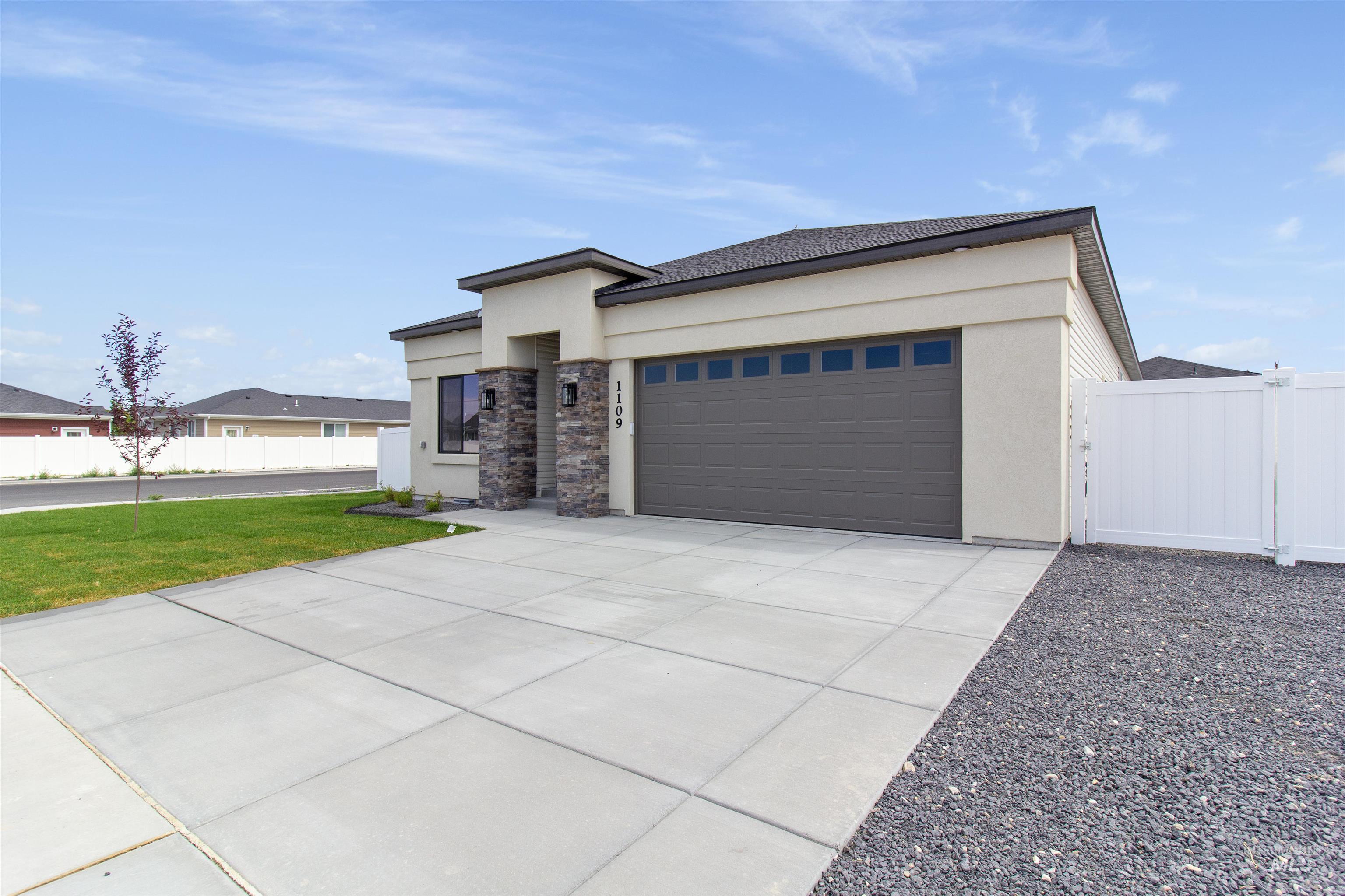 1109 Ira Burton Property Photo 5