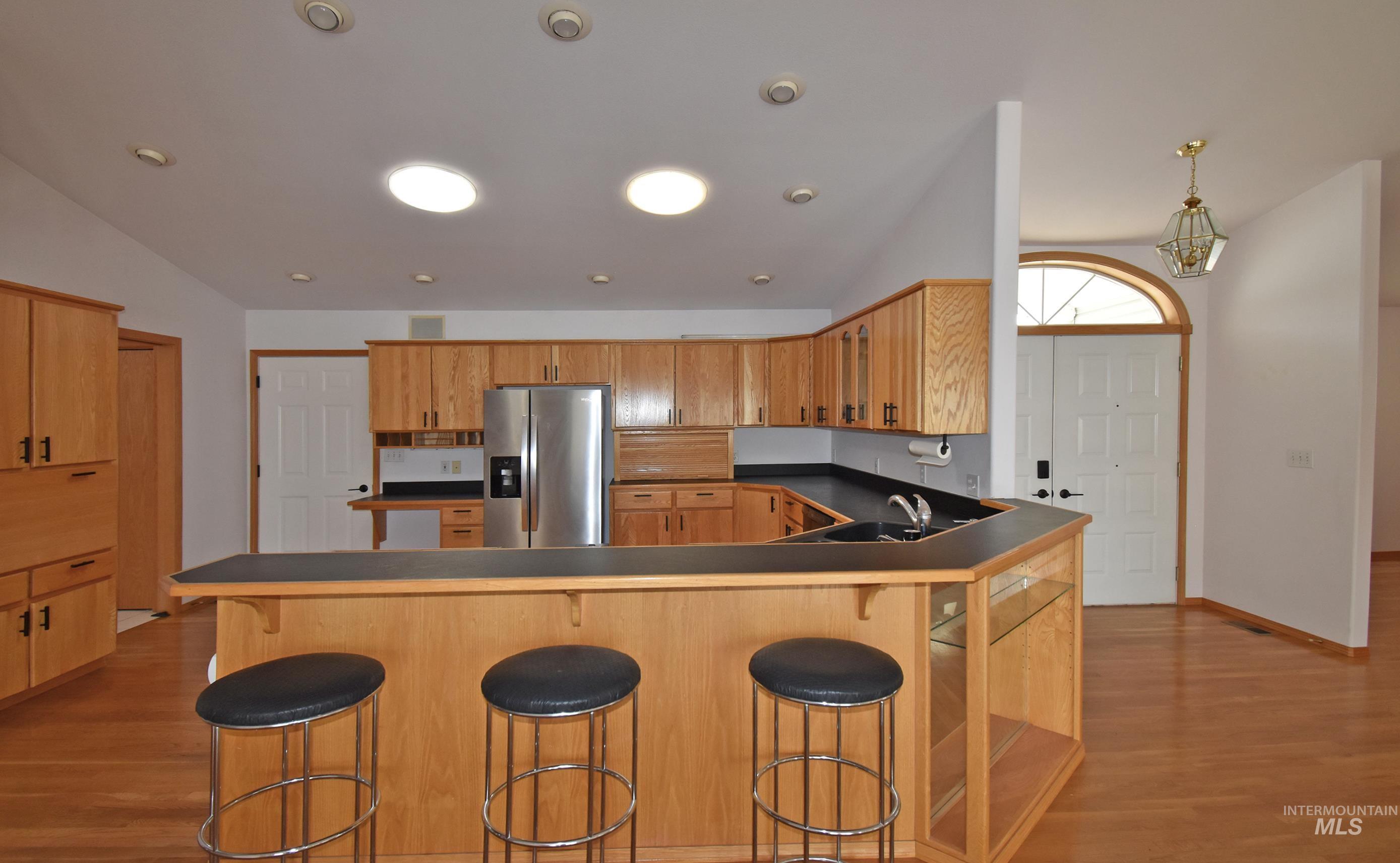 311 Kings Lane Property Photo 8