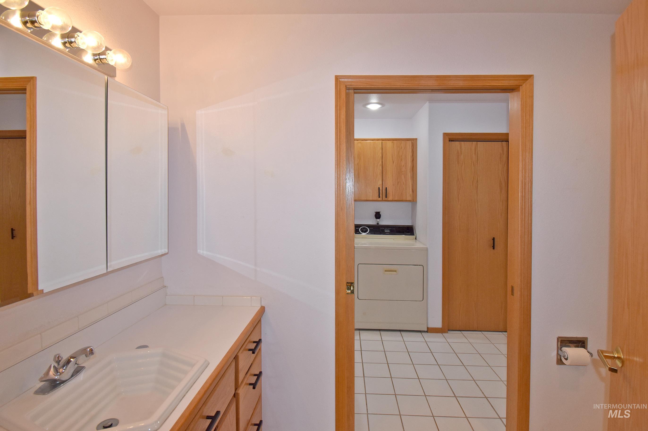 311 Kings Lane Property Photo 13