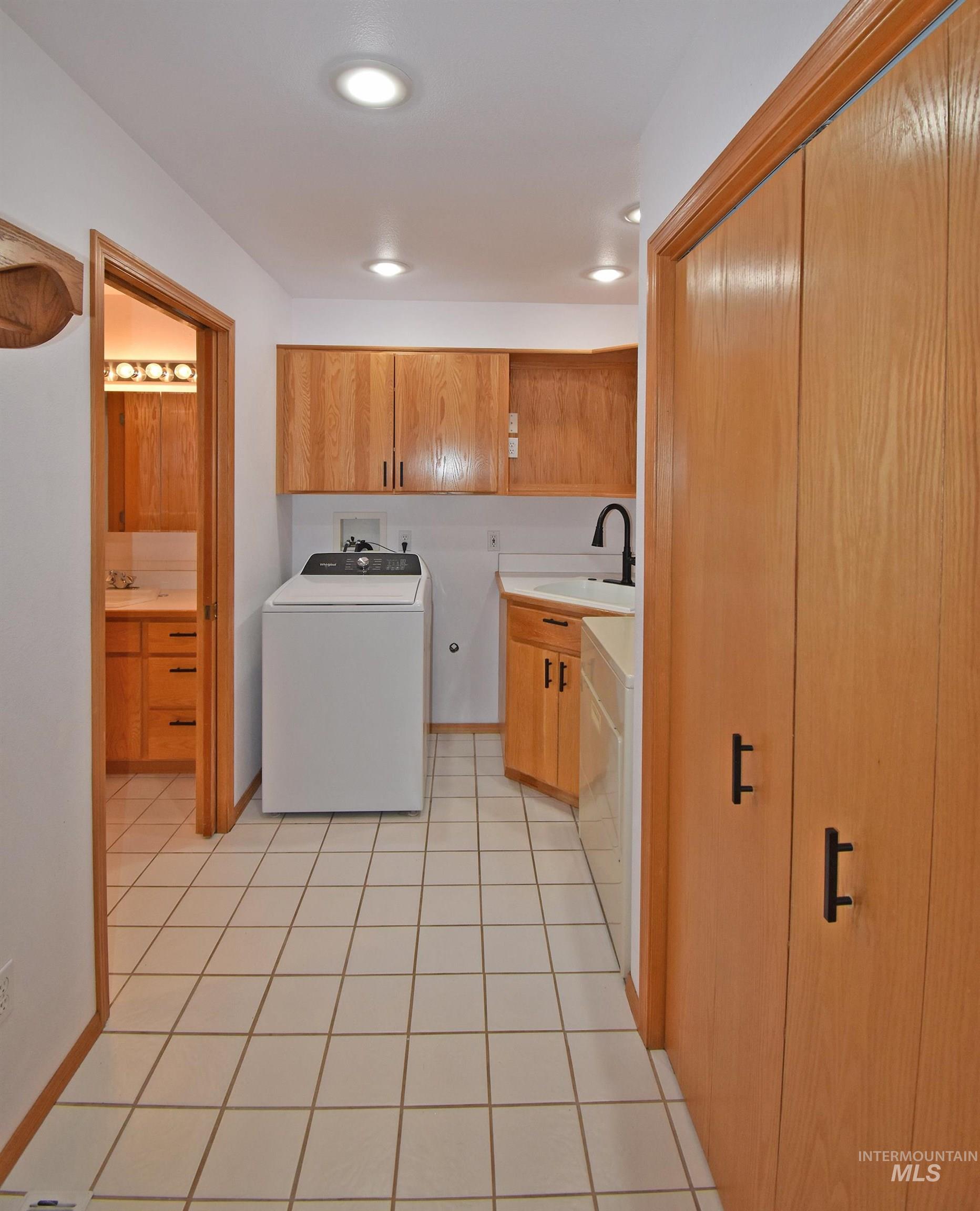 311 Kings Lane Property Photo 15
