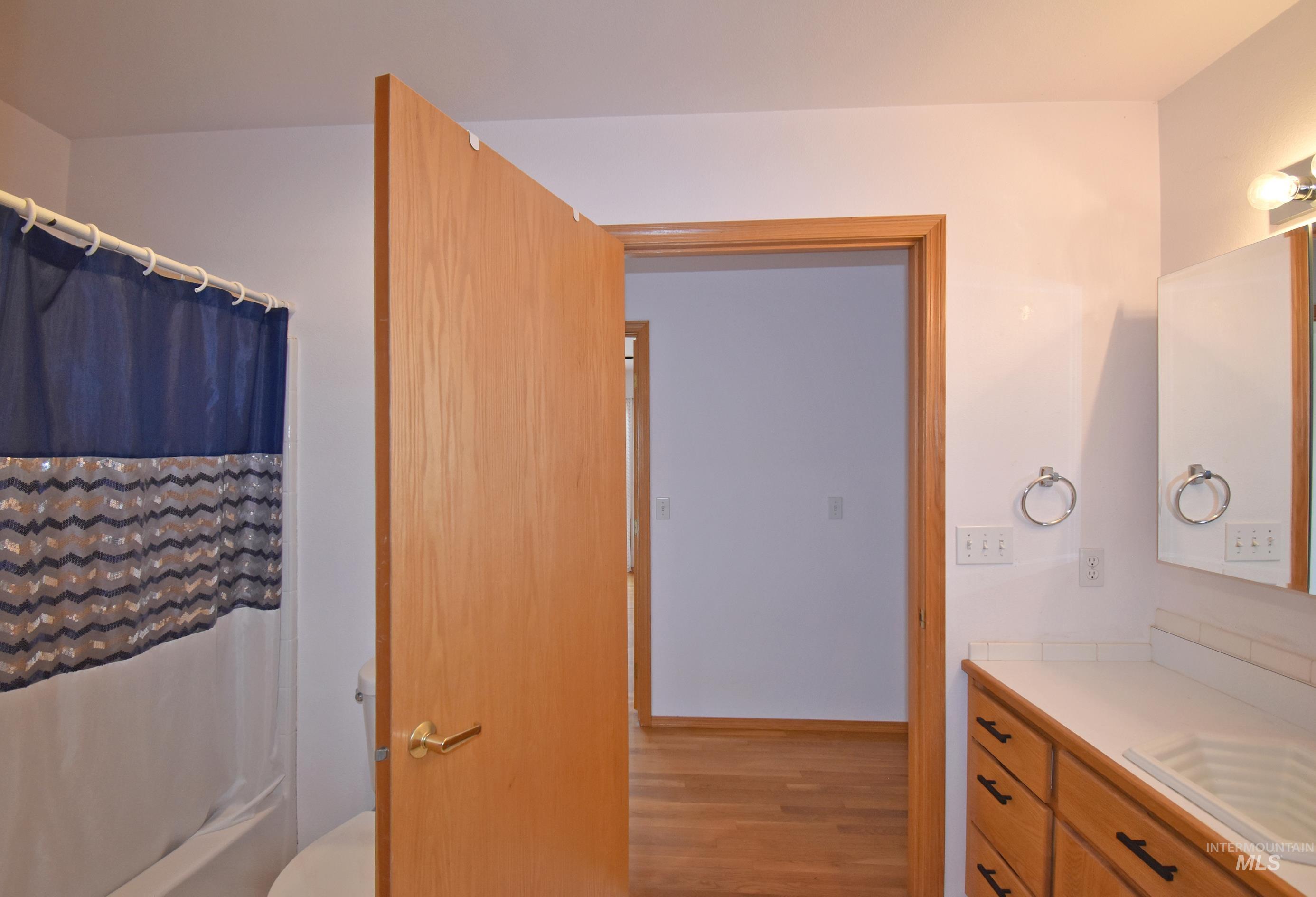 311 Kings Lane Property Photo 16