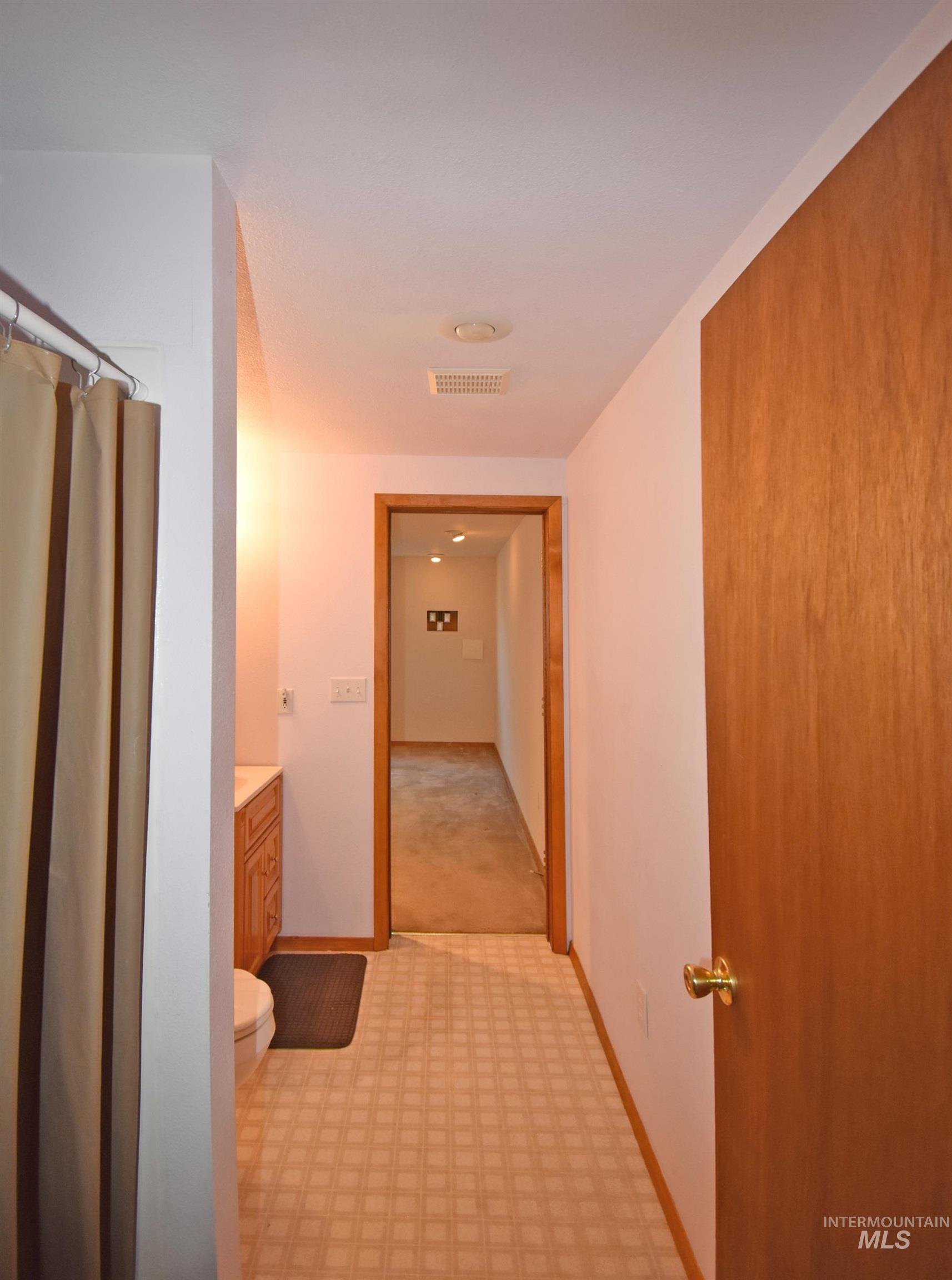 311 Kings Lane Property Photo 38