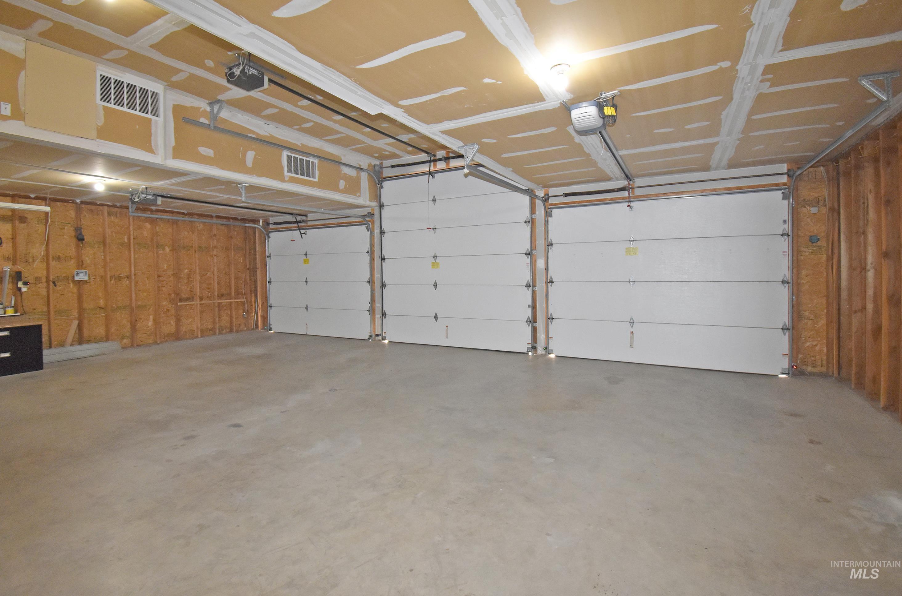 311 Kings Lane Property Photo 41