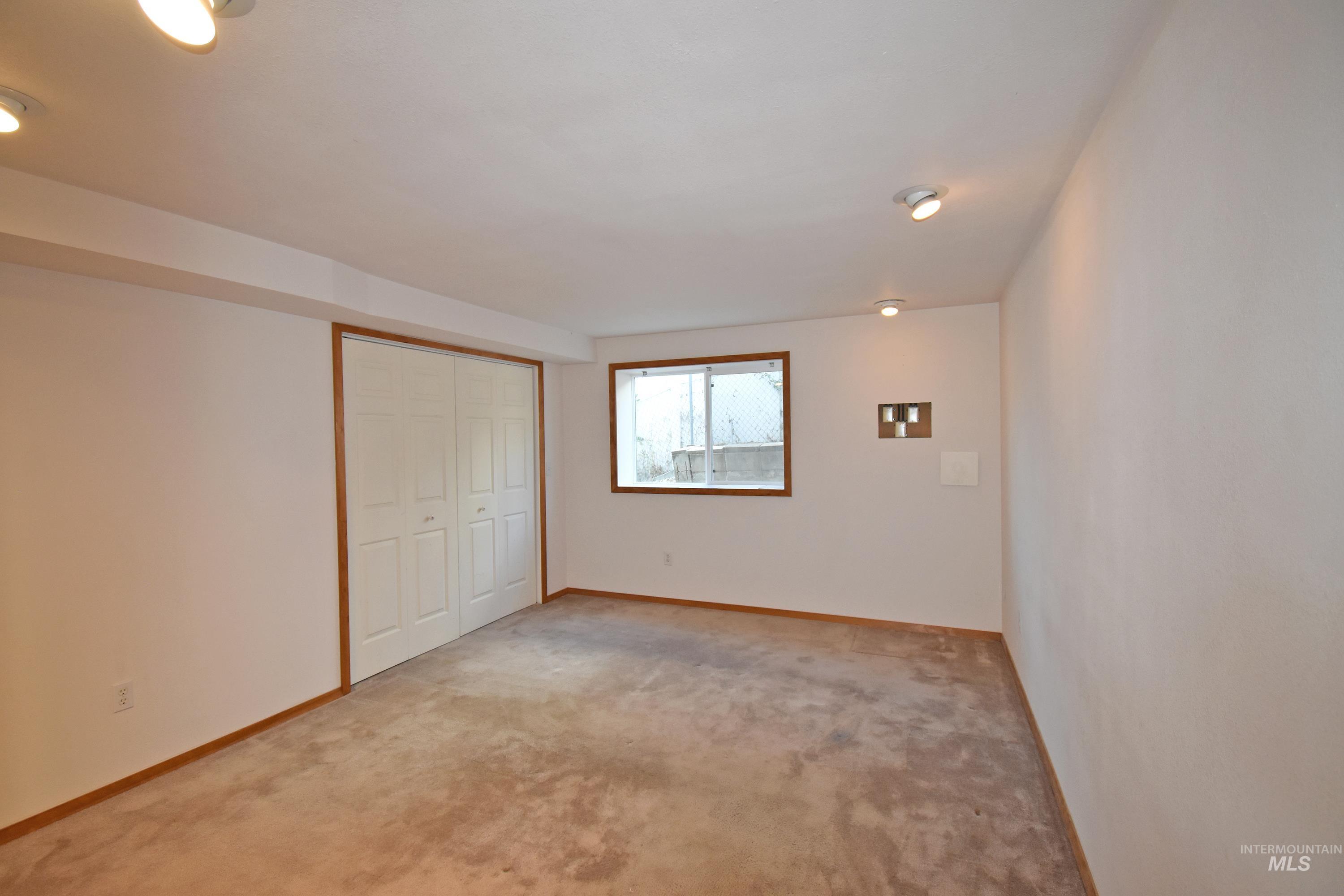311 Kings Lane Property Photo 44