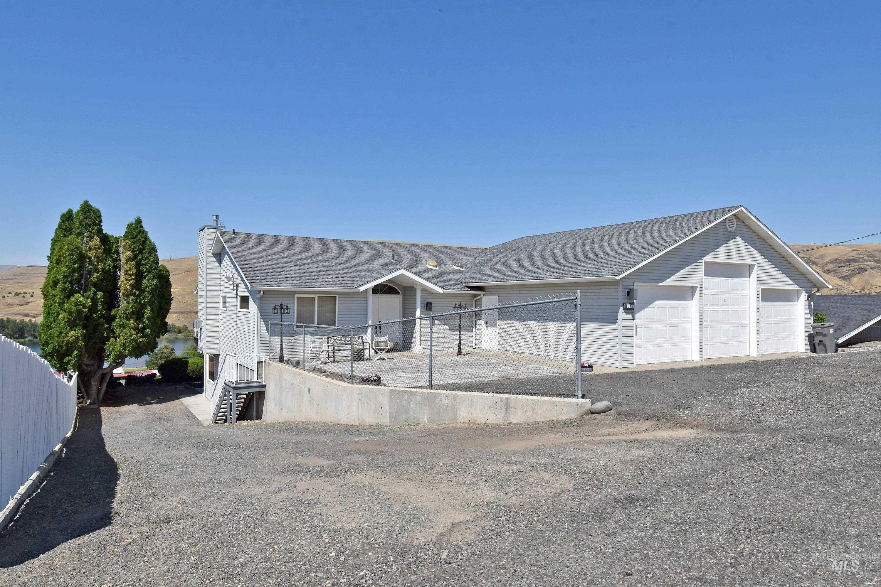 311 Kings Lane Property Photo 44