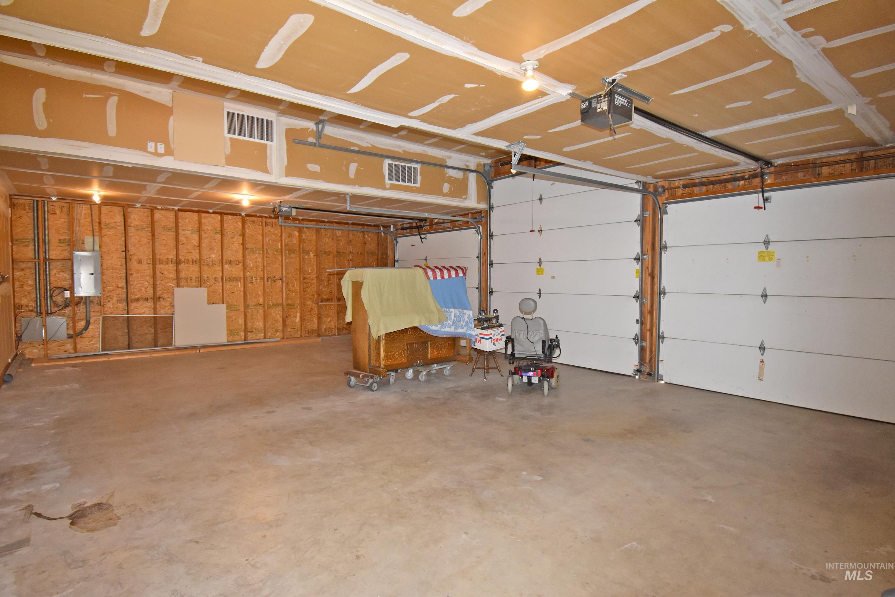 311 Kings Lane Property Photo 46