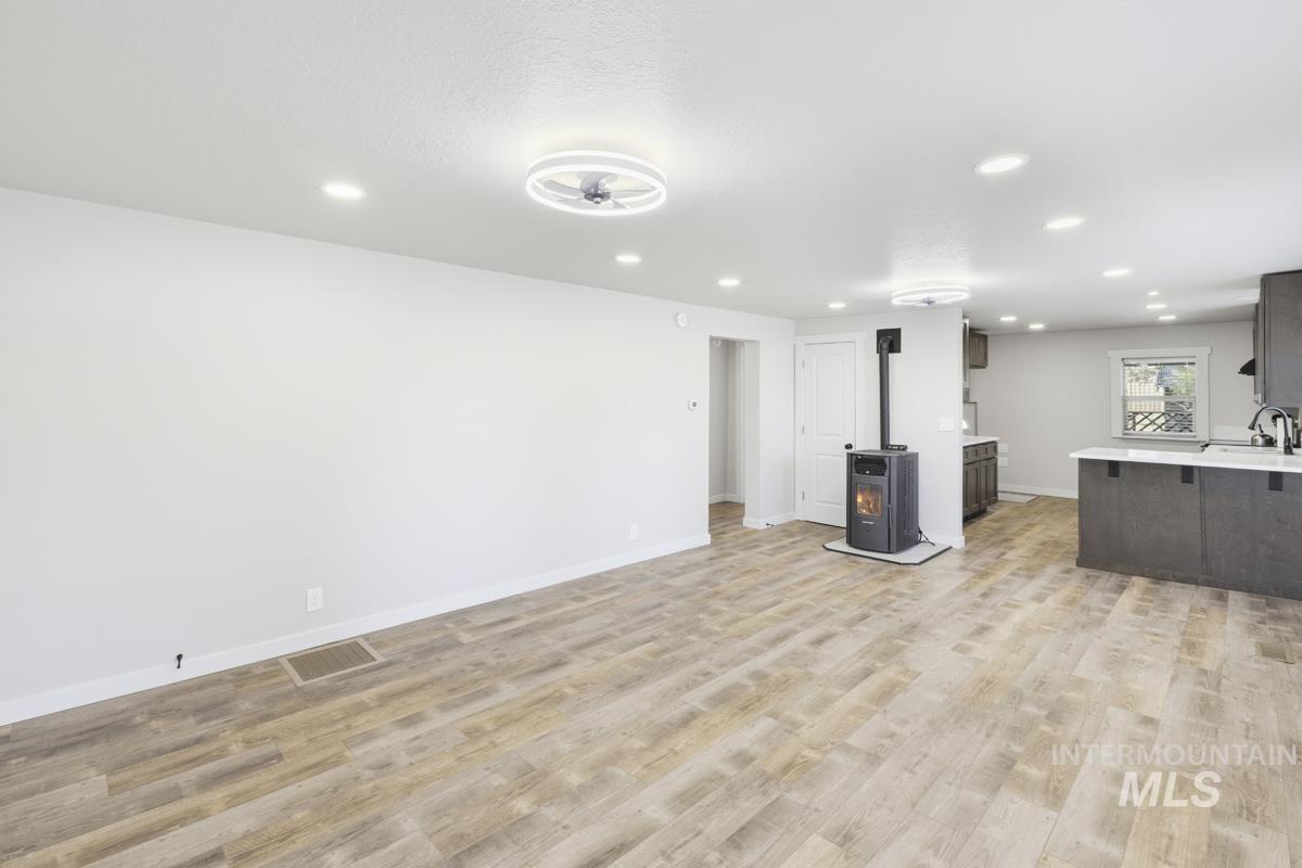 311 N School Street Property Photo 5