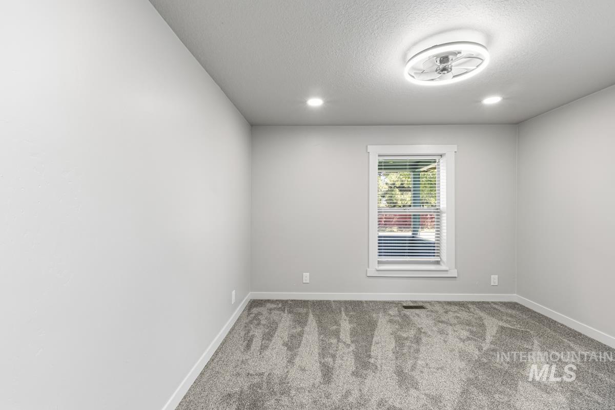 311 N School Street Property Photo 14