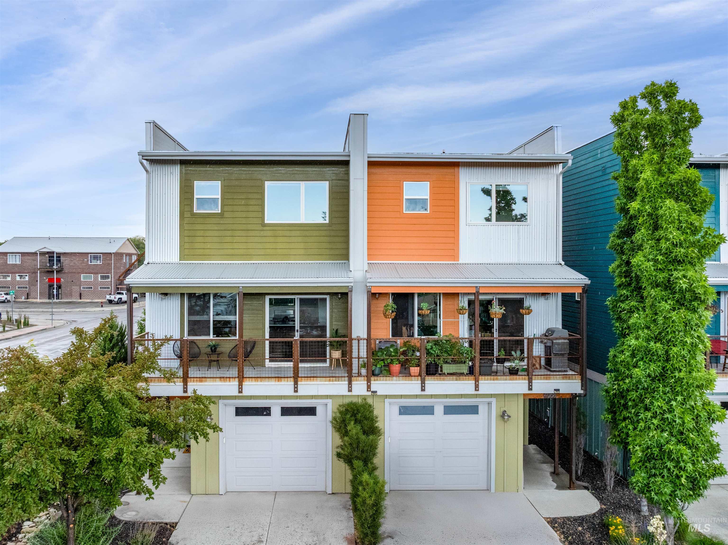 4076 N Adams
