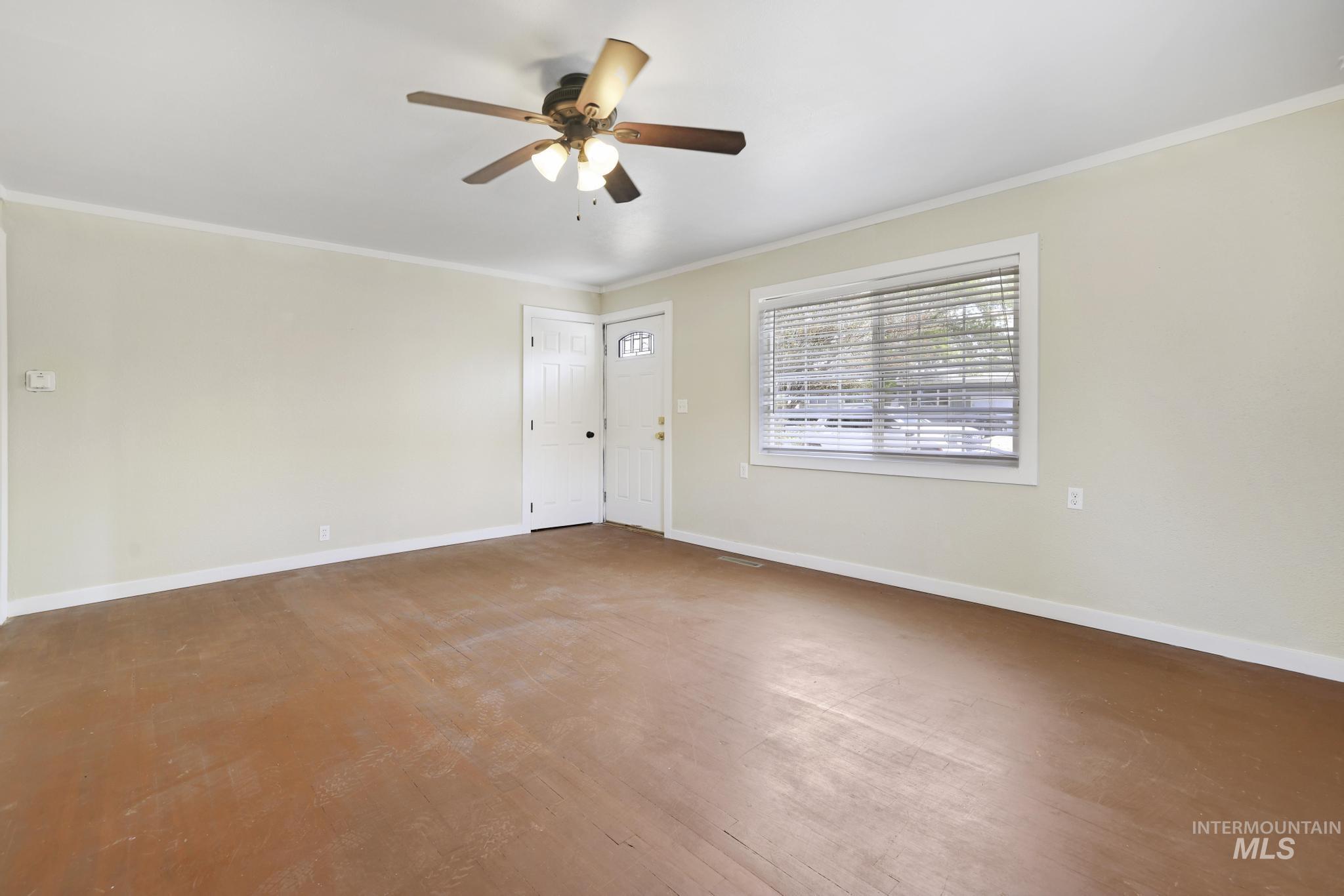 327 Monroe St Property Photo 8
