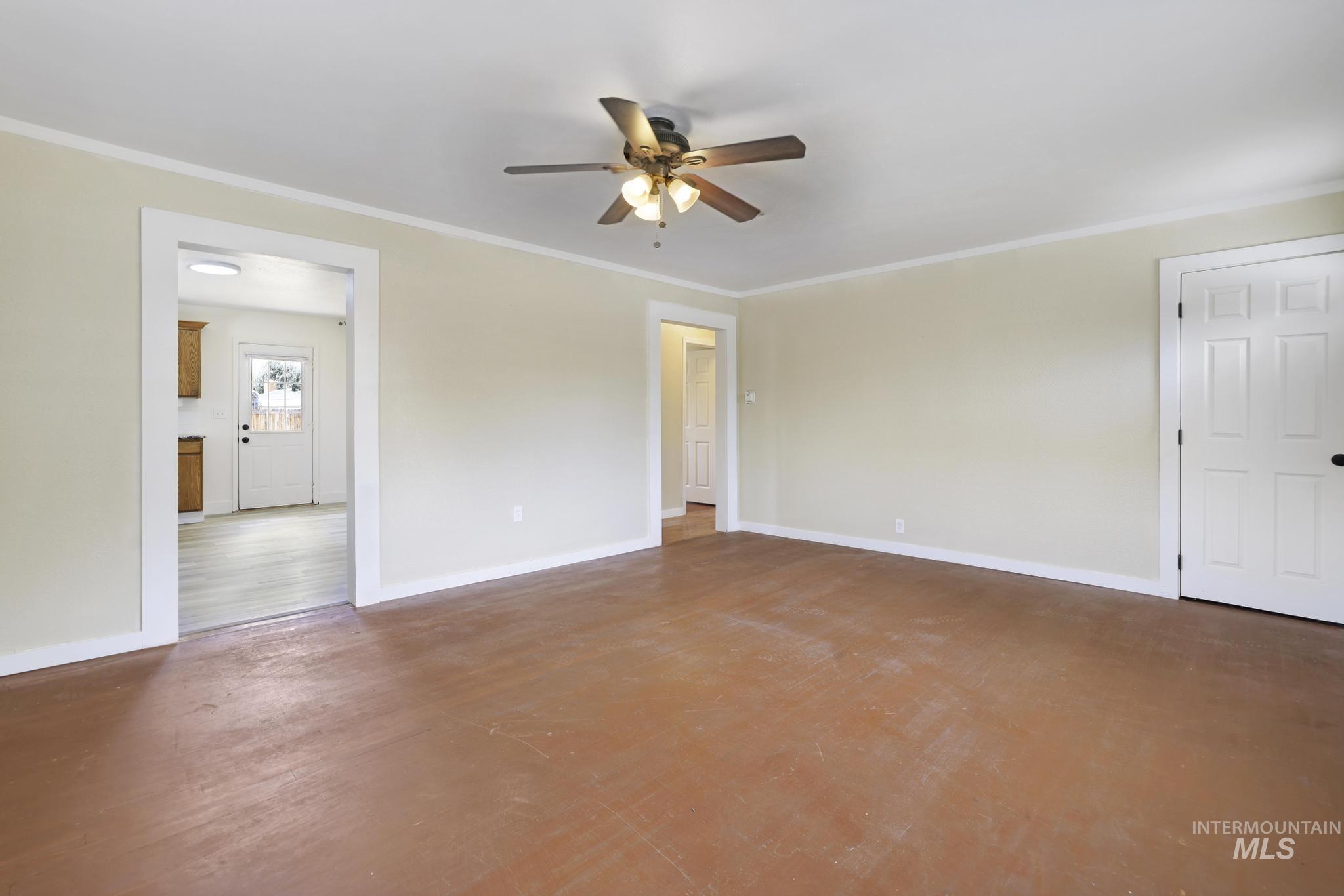 327 Monroe St Property Photo 9