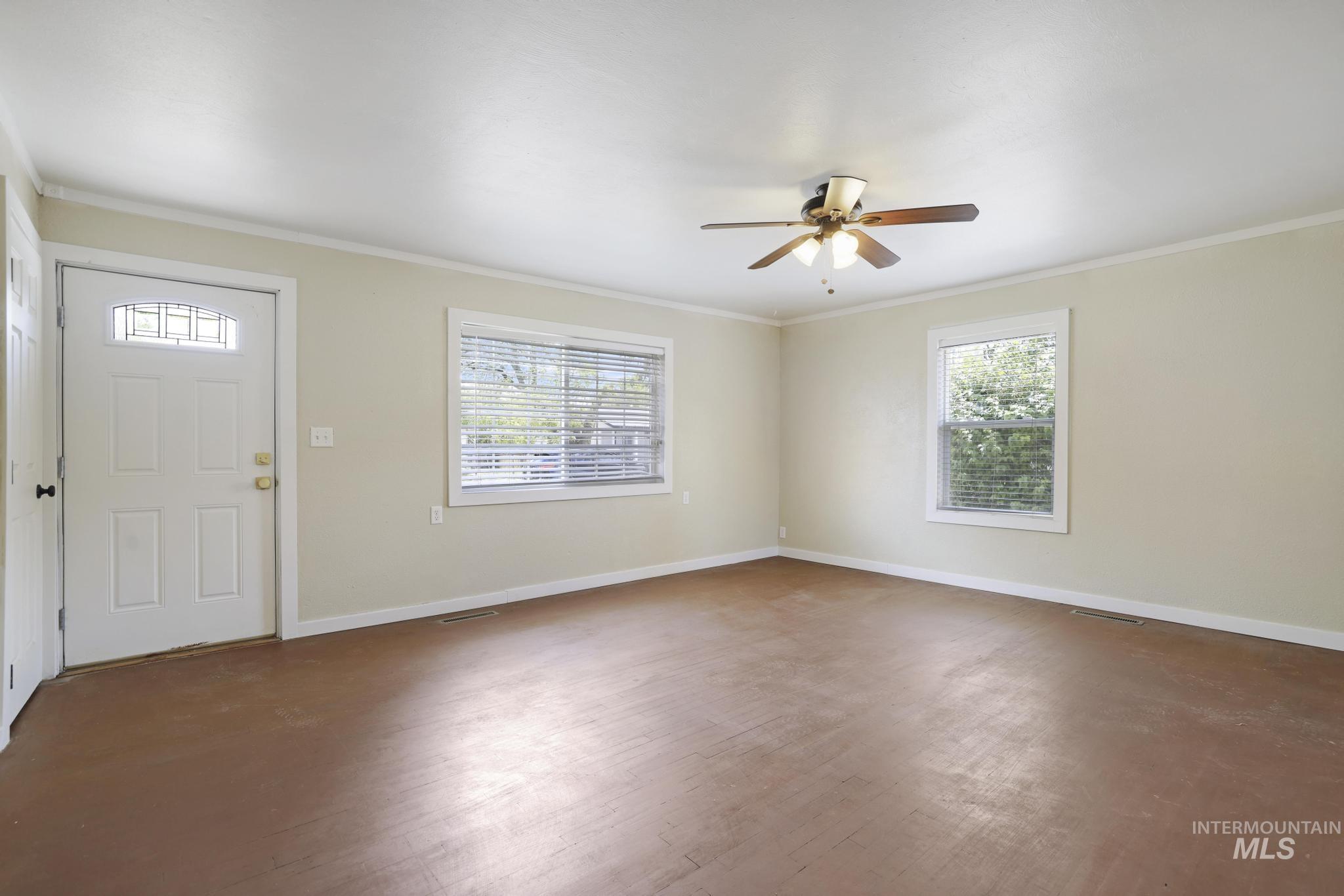 327 Monroe St Property Photo 10