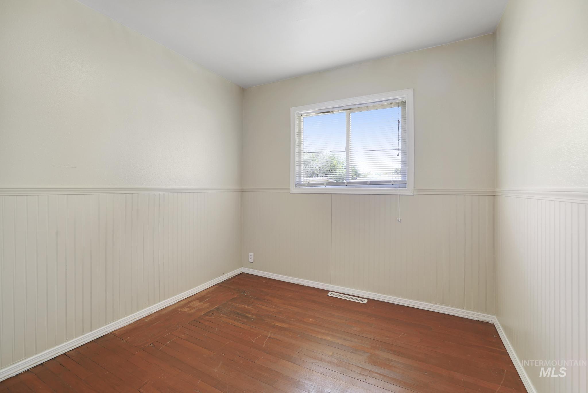327 Monroe St Property Photo 13