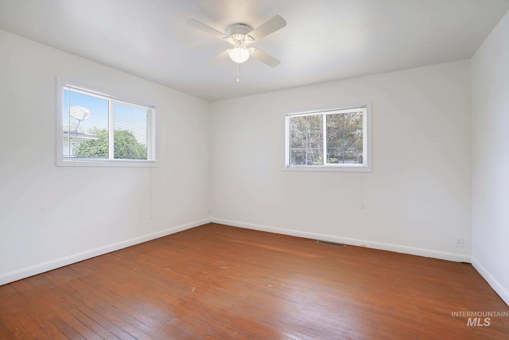 327 Monroe St Property Photo 18