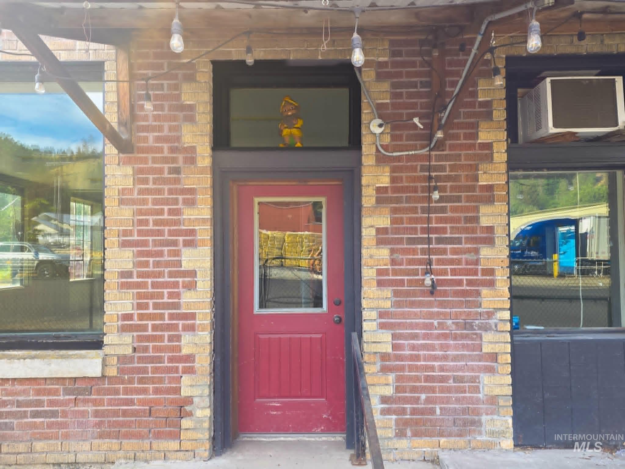 447 College Avenue Property Photo 2