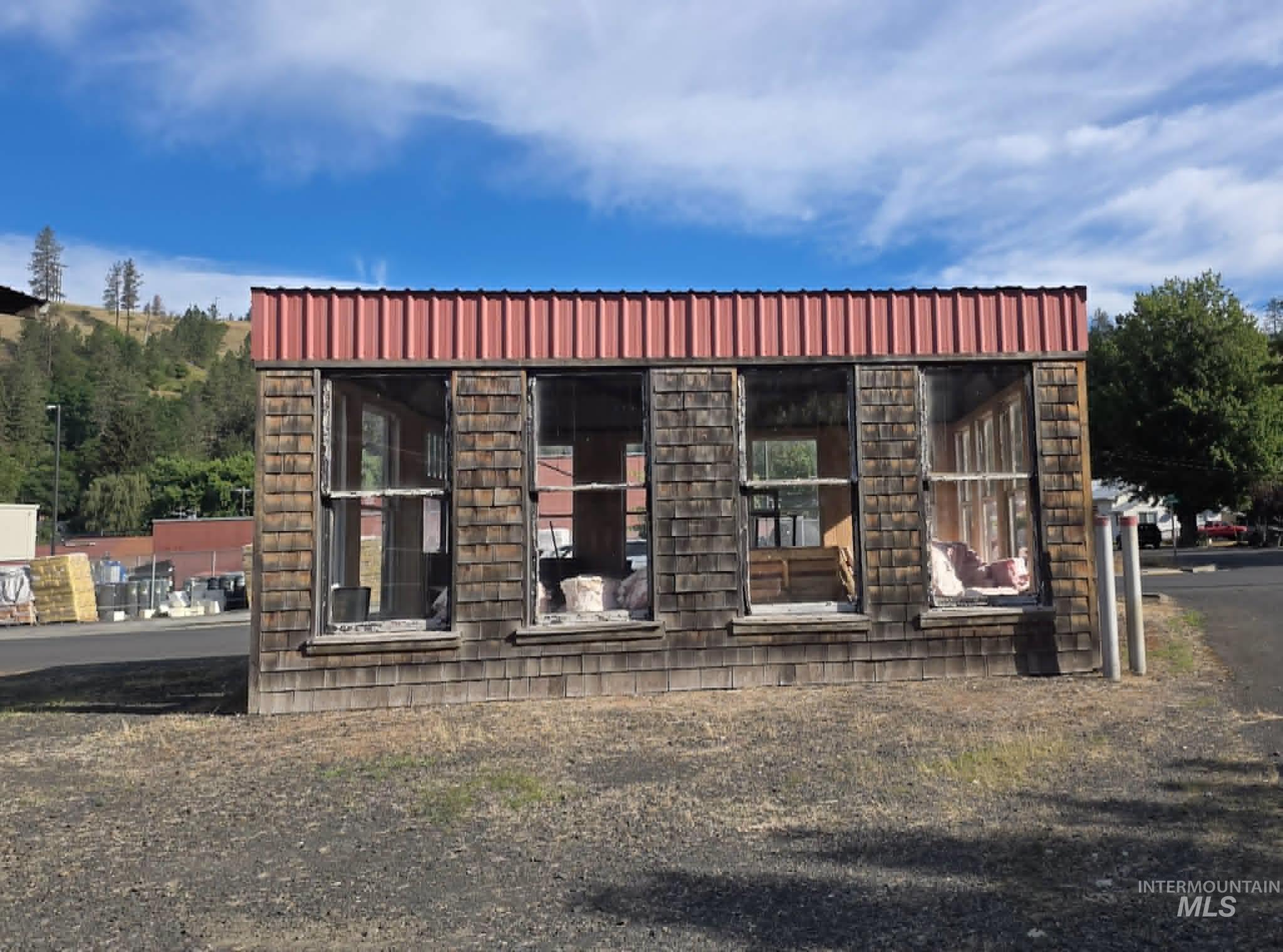 447 College Avenue Property Photo 4