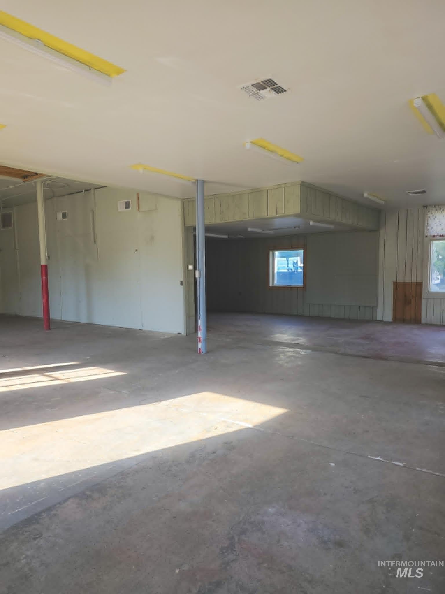 447 College Avenue Property Photo 8
