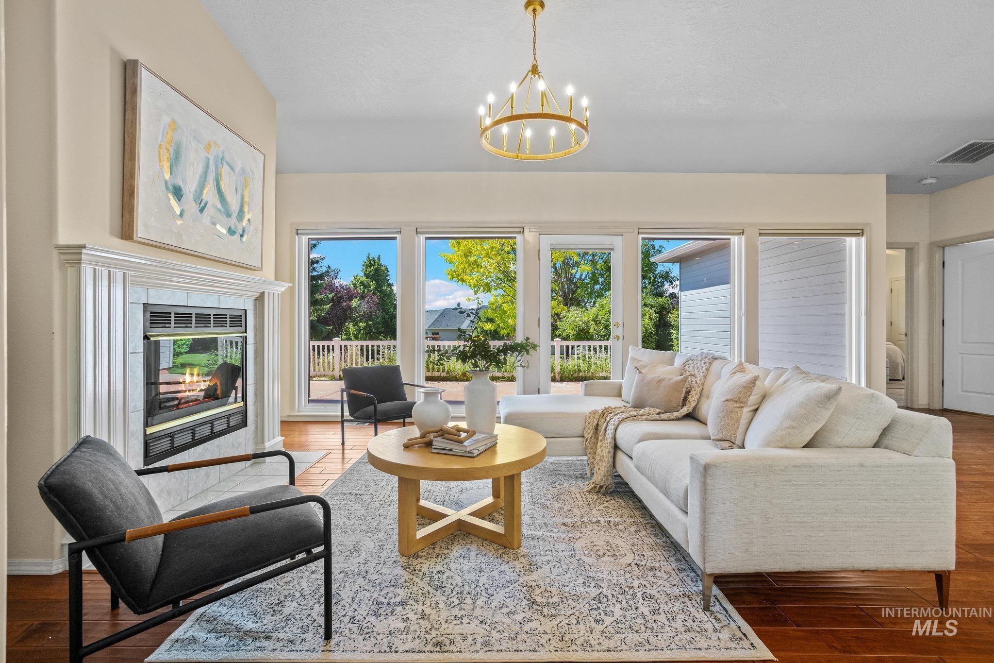 15181 Drury Lane Property Photo 4